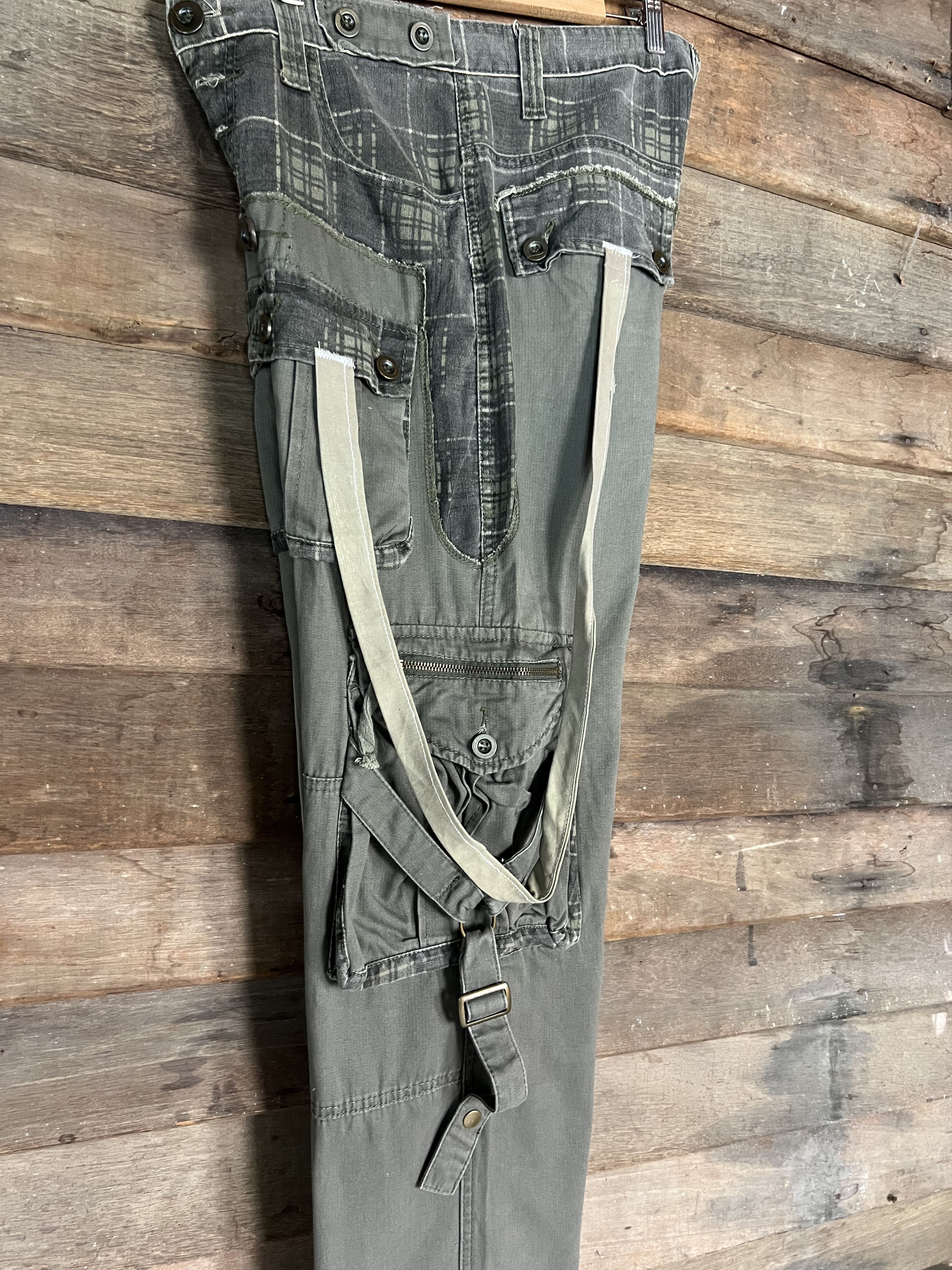 If Six Was Nine CARGO PANTS TECHNO MULTIPOCKET SEDITIONARIES STYLE TRAVIS Size US 31 - 17 Thumbnail