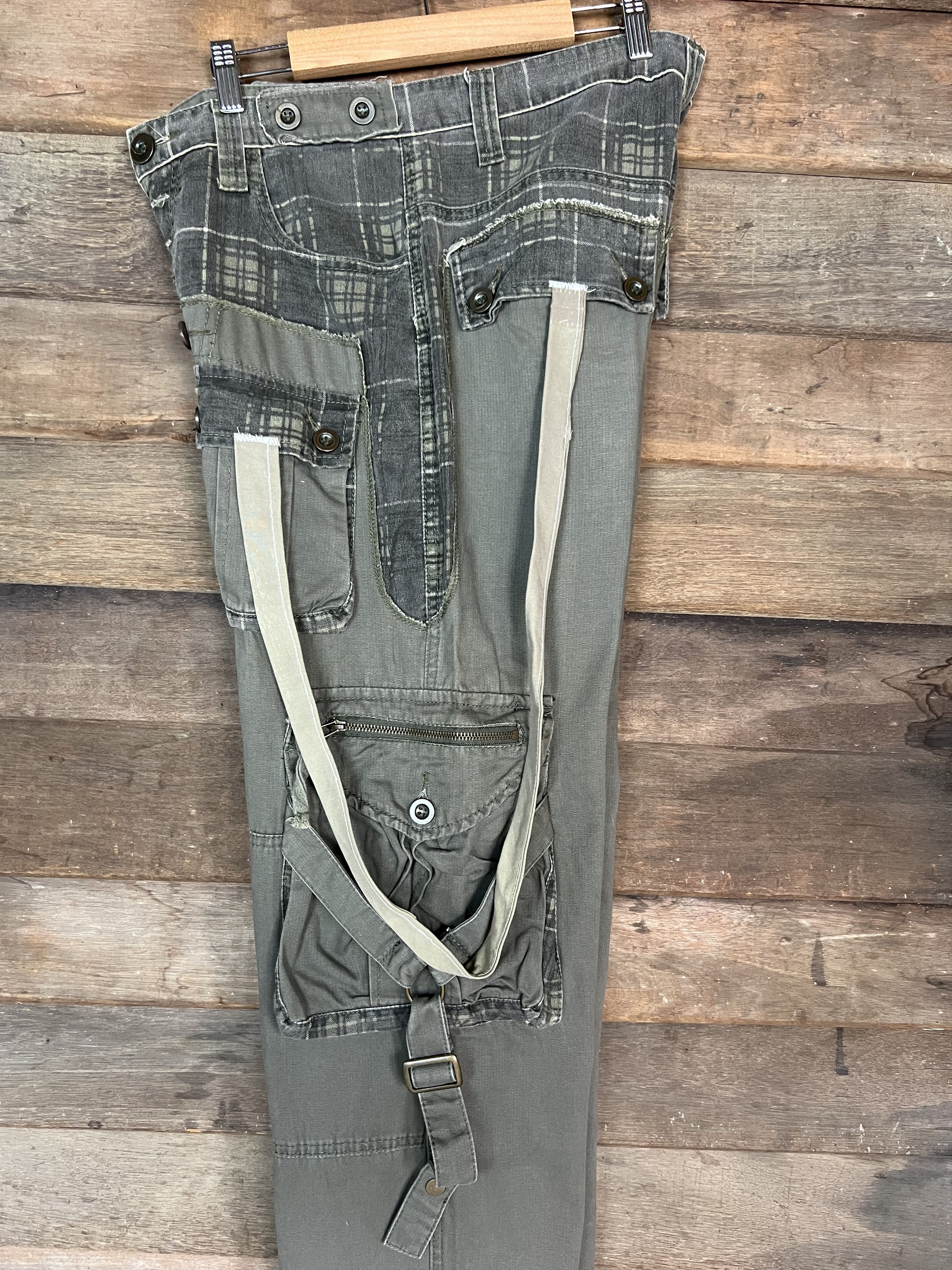 If Six Was Nine CARGO PANTS TECHNO MULTIPOCKET SEDITIONARIES STYLE TRAVIS Size US 31 - 16 Thumbnail