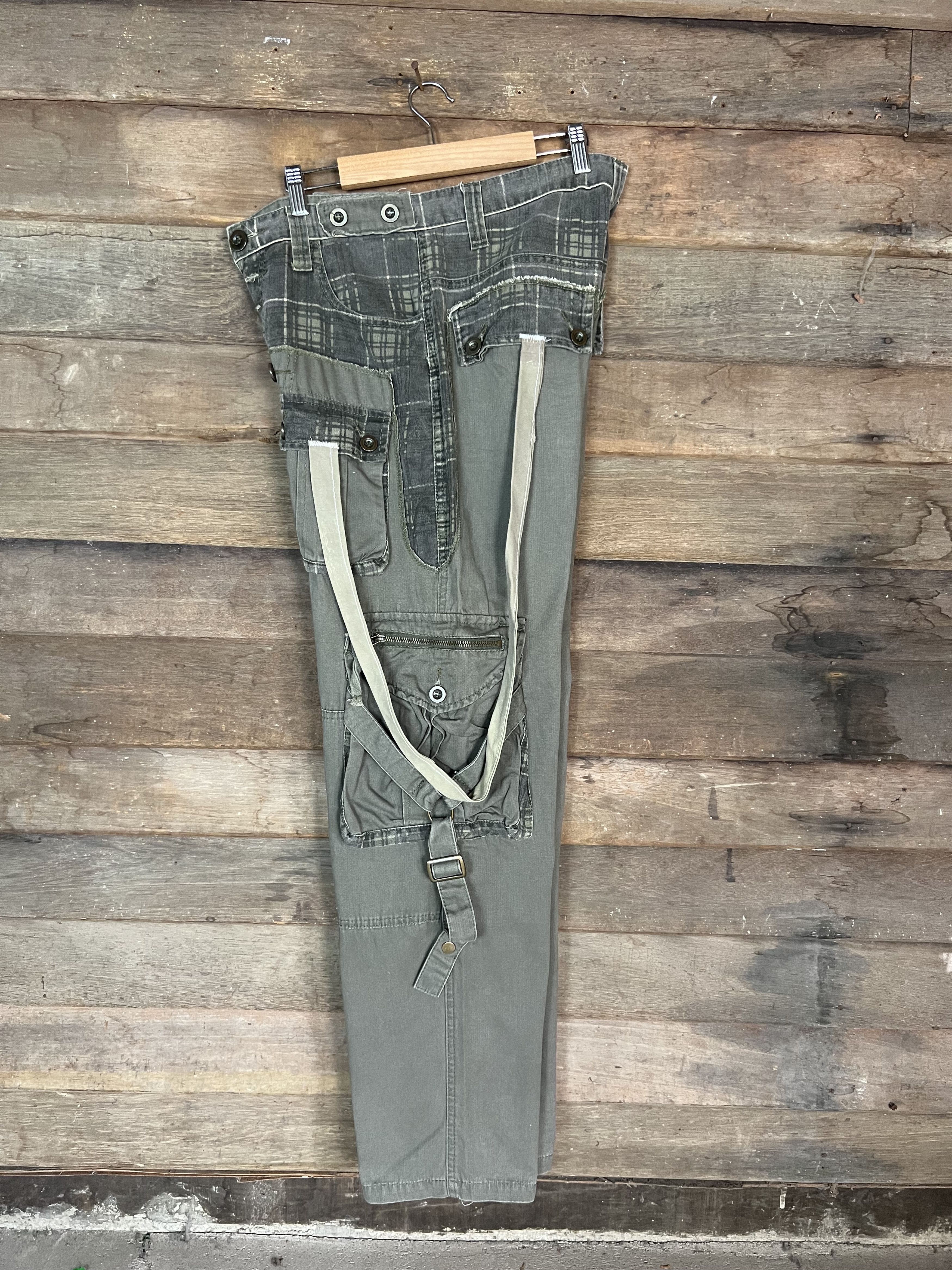 If Six Was Nine CARGO PANTS TECHNO MULTIPOCKET SEDITIONARIES STYLE TRAVIS Size US 31 - 15 Thumbnail