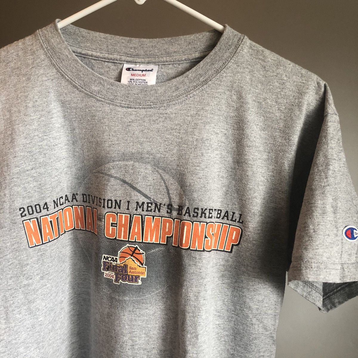 Champion × NCAA × Vintage Vintage 04 NCAA Final Four National Champions Tournament Tee Size US M / EU 48-50 / 2 - 2 Thumbnail