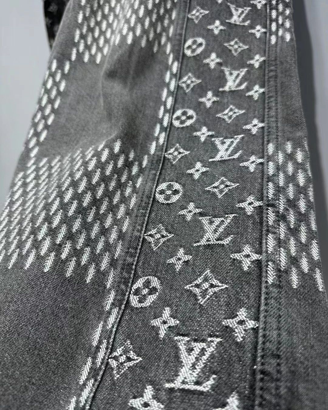 Louis Vuitton Louis Vuitton black jeans Size US 32 / EU 48 - 2 Thumbnail