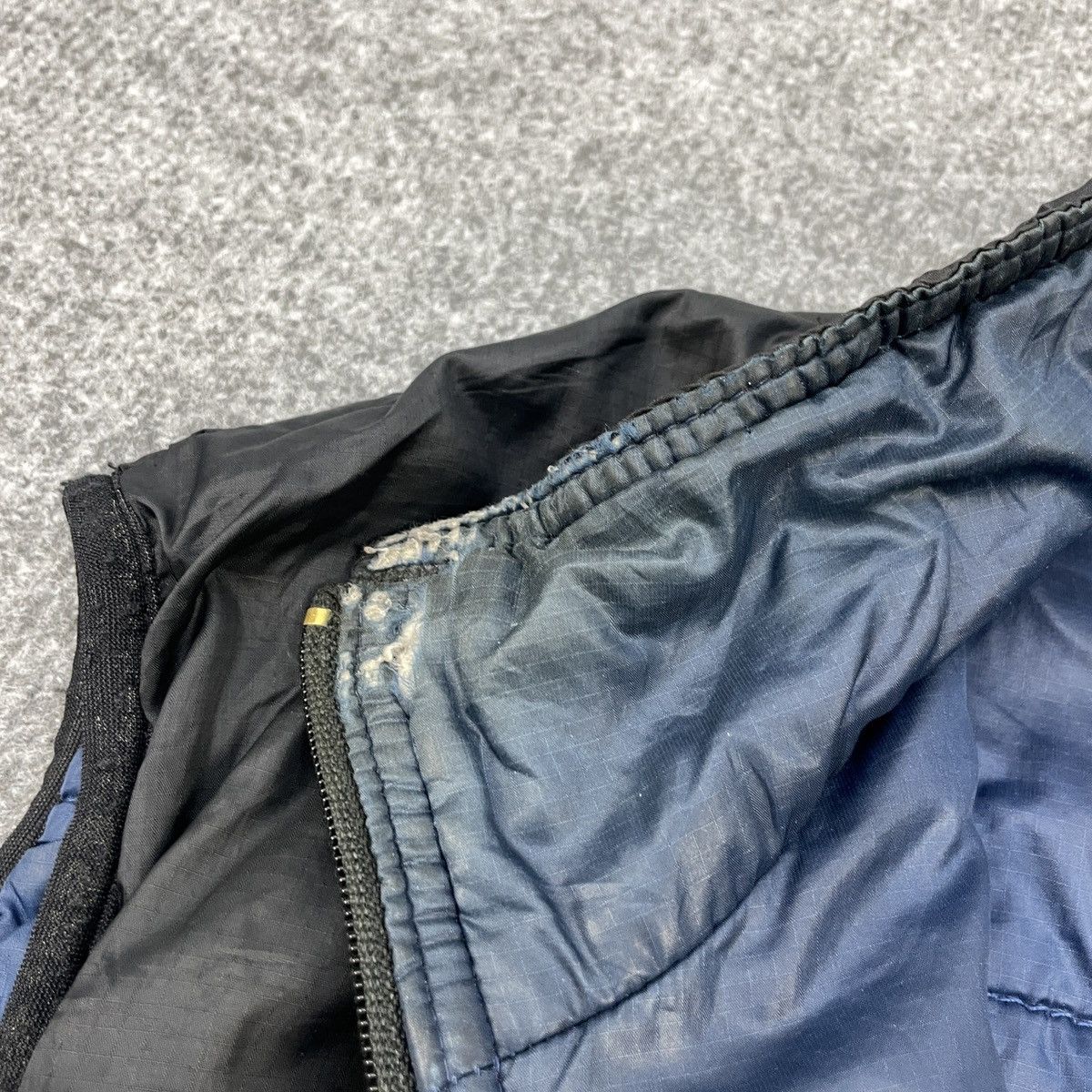 Patagonia × Vintage Vintage 90s Patagonia Half Zipper Distressed Vest Jacket Size US M / EU 48-50 / 2 - 5 Thumbnail