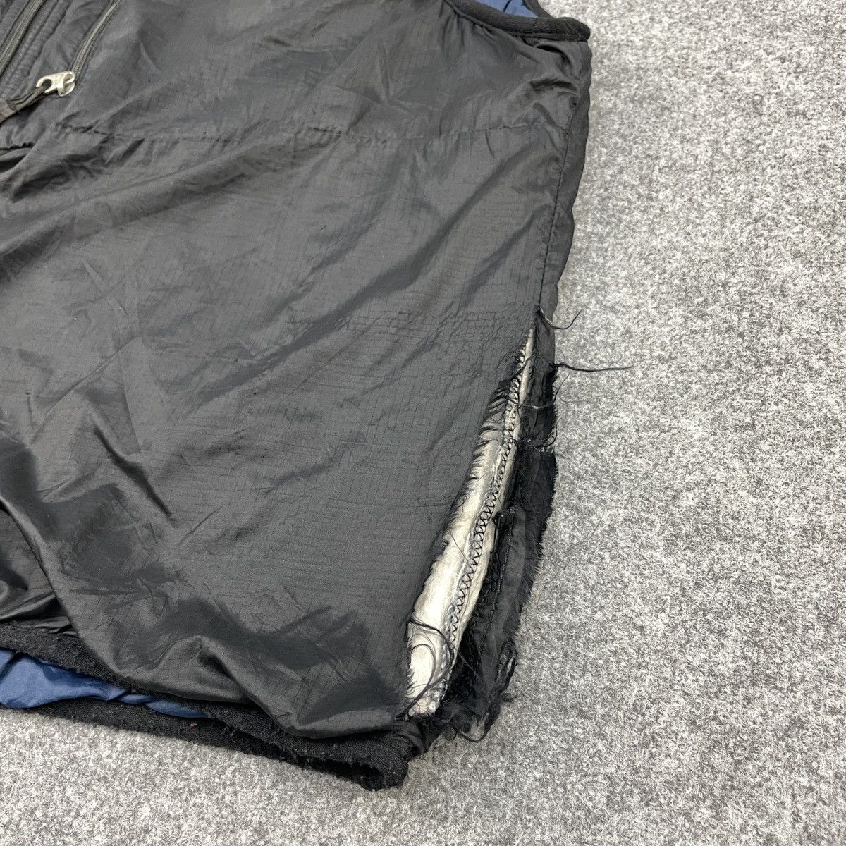 Patagonia × Vintage Vintage 90s Patagonia Half Zipper Distressed Vest Jacket Size US M / EU 48-50 / 2 - 3 Thumbnail
