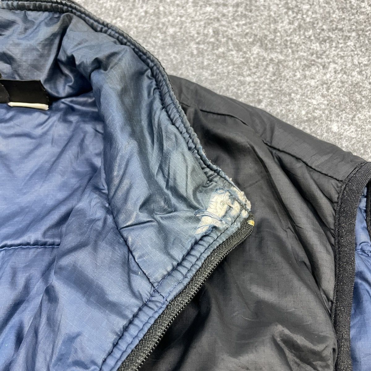 Patagonia × Vintage Vintage 90s Patagonia Half Zipper Distressed Vest Jacket Size US M / EU 48-50 / 2 - 7 Thumbnail