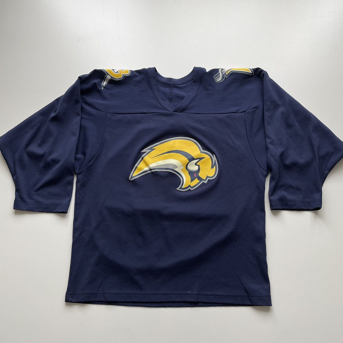 Ccm × NHL × Vintage Vintage 90s Buffalo Sabres NHL Graphic CCM Hockey Jersey XS Size US S / EU 44-46 / 1 - 1 Thumbnail
