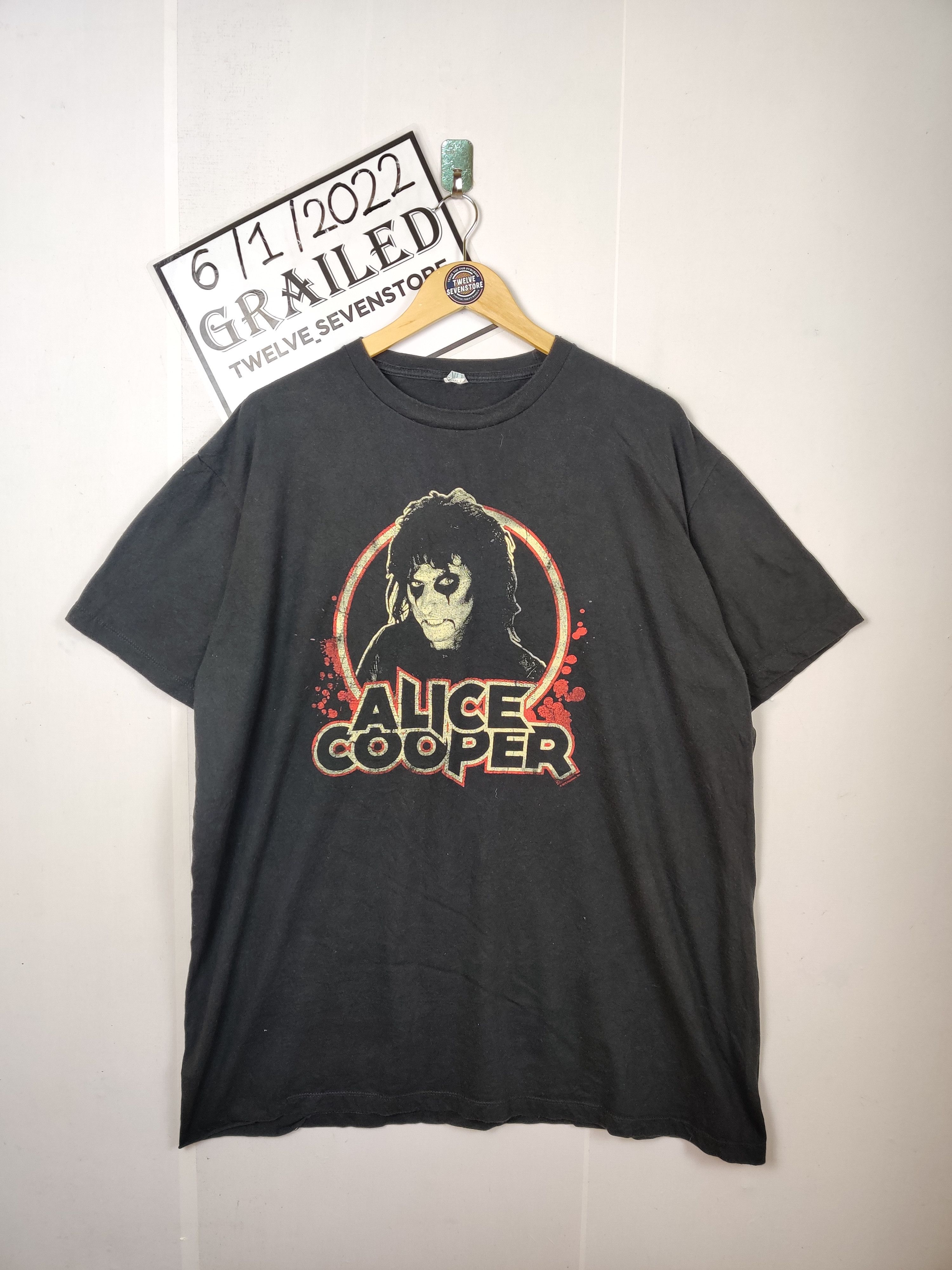 Band Tees Vintage Alice Cooper Band Tee Tshirt Size US XXL / EU 58 / 5 - 1 Thumbnail