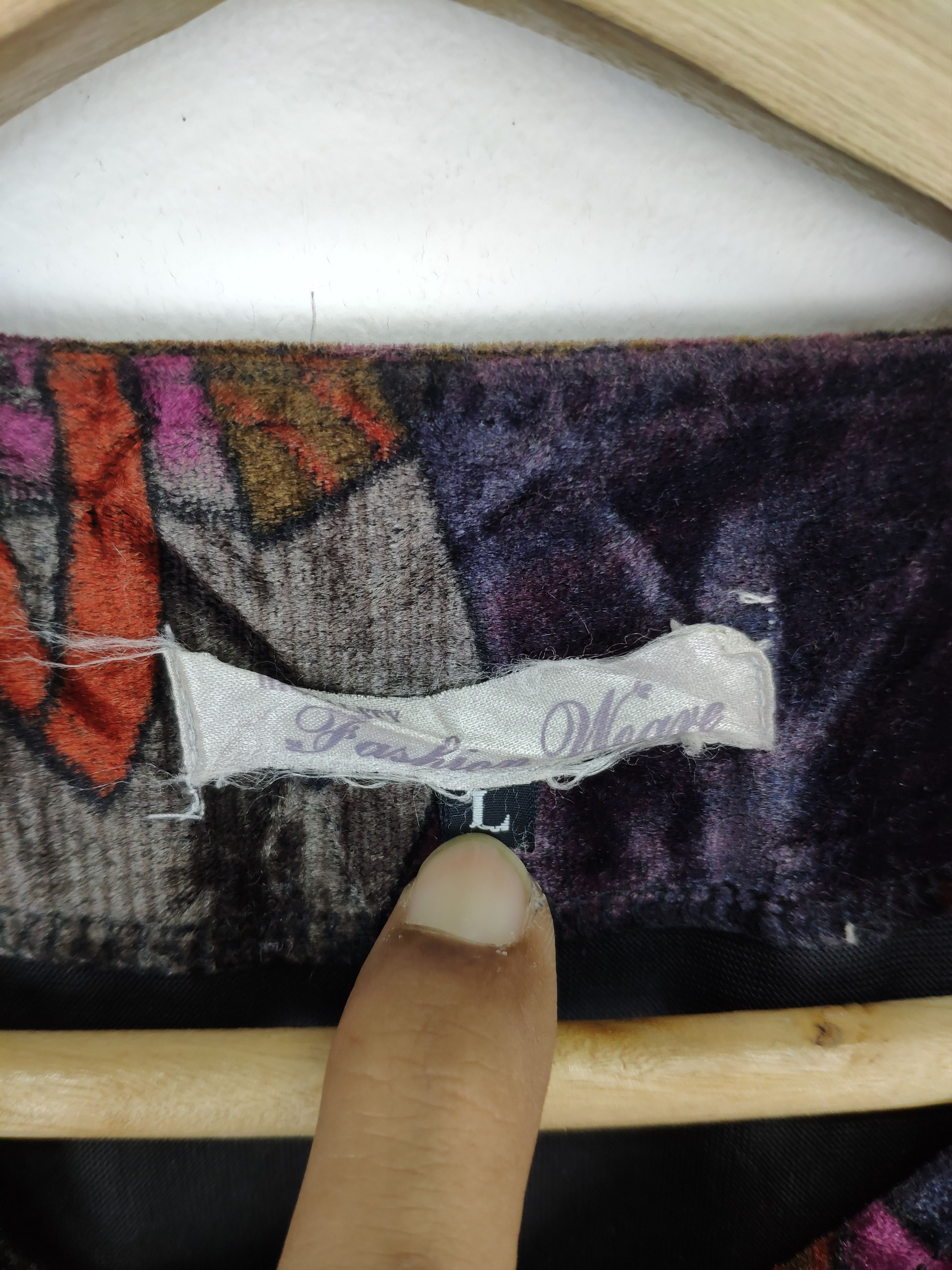 Japanese Brand × Vintage Vintage Japanese Velvet Cardigan Jacket Abstract Motif Size L / US 10 / IT 46 - 9 Thumbnail