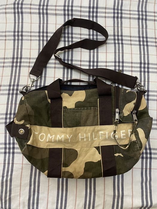 Tommy hilfiger camo store duffle bag