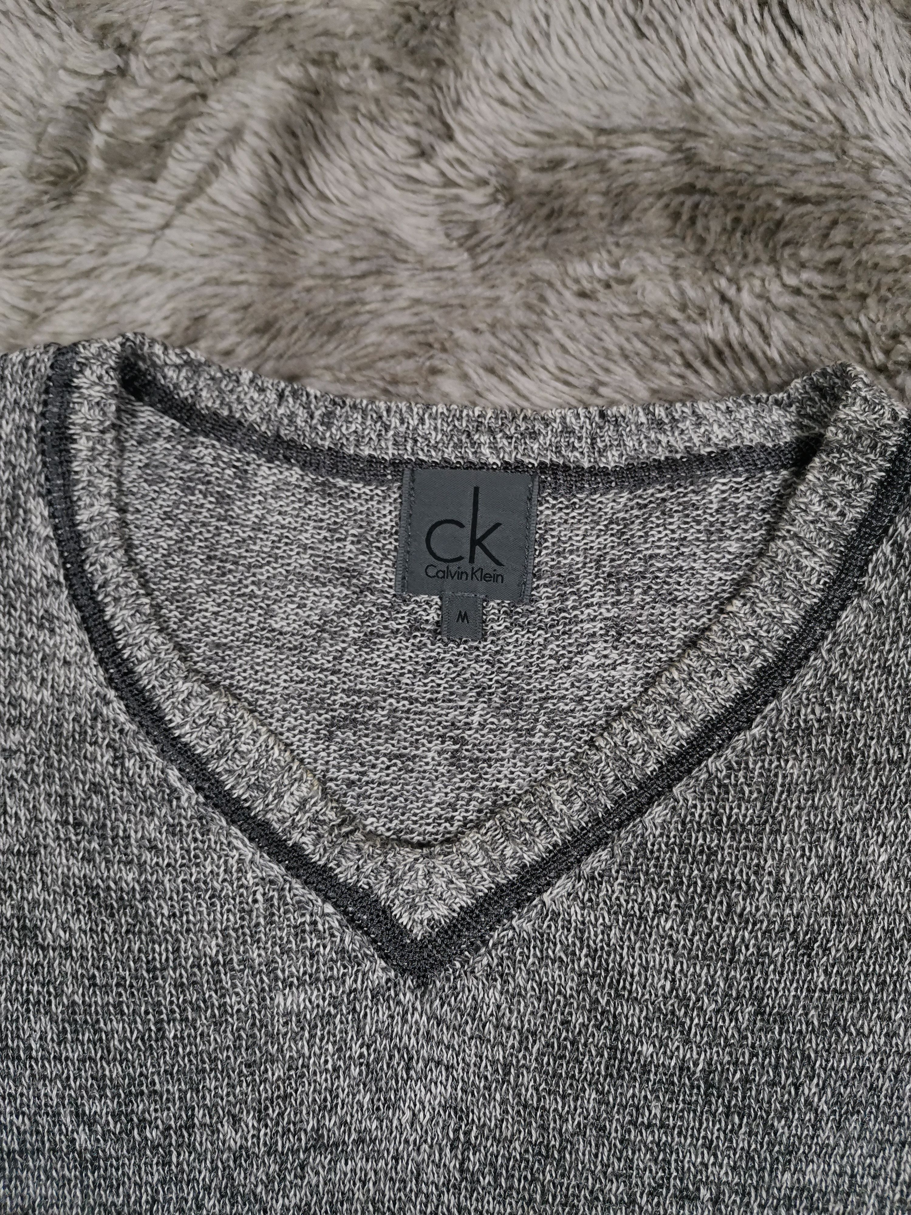 Calvin Klein Vintage Calvin Klein V Neck Knitwear Size US M / EU 48-50 / 2 - 3 Thumbnail