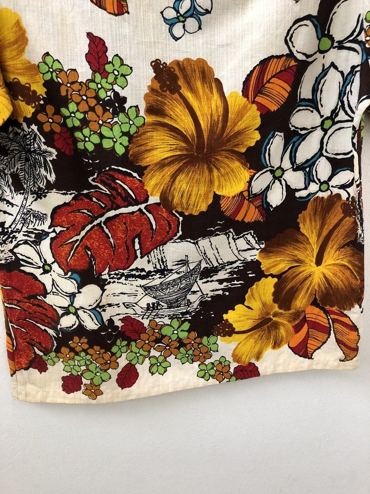 Other 60s 70s Hawaiian Wear Contrast Color Big Flower Bark cloth Size US M / EU 48-50 / 2 - 9 Thumbnail