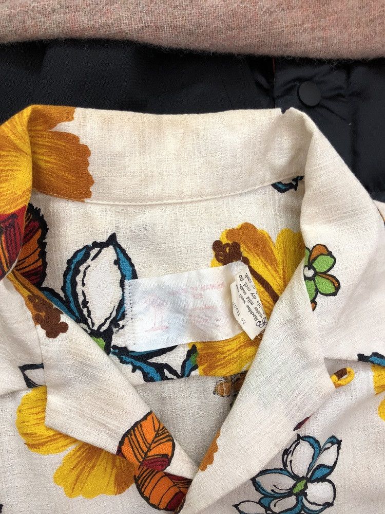 Other 60s 70s Hawaiian Wear Contrast Color Big Flower Bark cloth Size US M / EU 48-50 / 2 - 13 Thumbnail