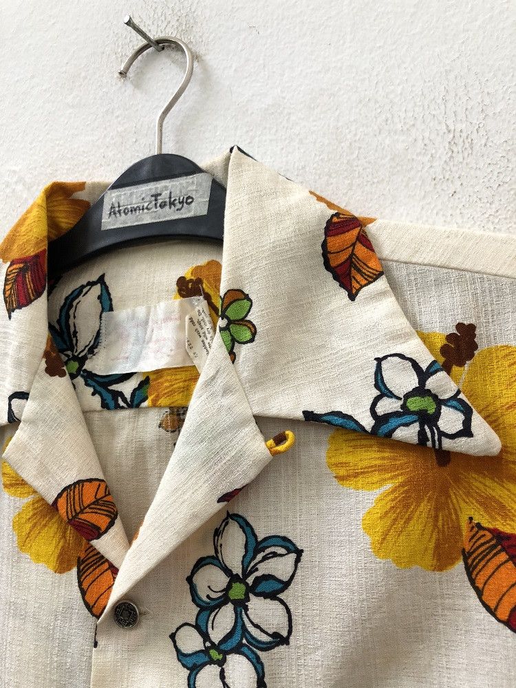 Other 60s 70s Hawaiian Wear Contrast Color Big Flower Bark cloth Size US M / EU 48-50 / 2 - 6 Thumbnail