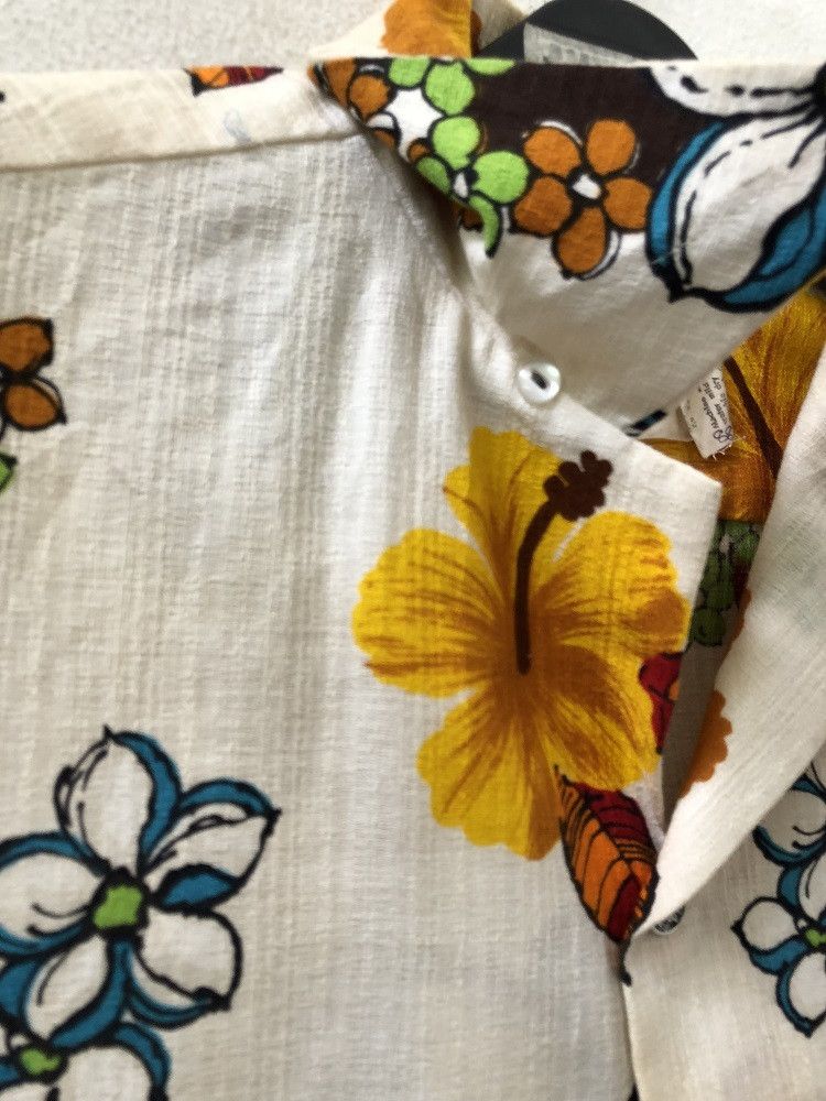 Other 60s 70s Hawaiian Wear Contrast Color Big Flower Bark cloth Size US M / EU 48-50 / 2 - 7 Thumbnail