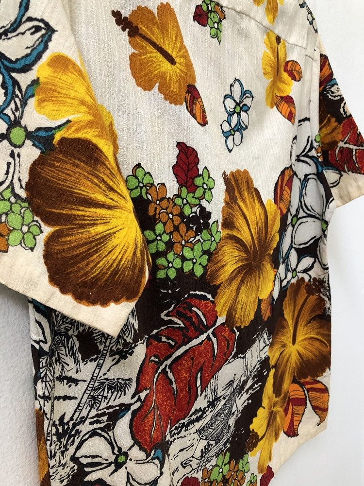 Other 60s 70s Hawaiian Wear Contrast Color Big Flower Bark cloth Size US M / EU 48-50 / 2 - 10 Thumbnail