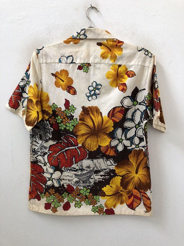 Other 60s 70s Hawaiian Wear Contrast Color Big Flower Bark cloth Size US M / EU 48-50 / 2 - 8 Thumbnail
