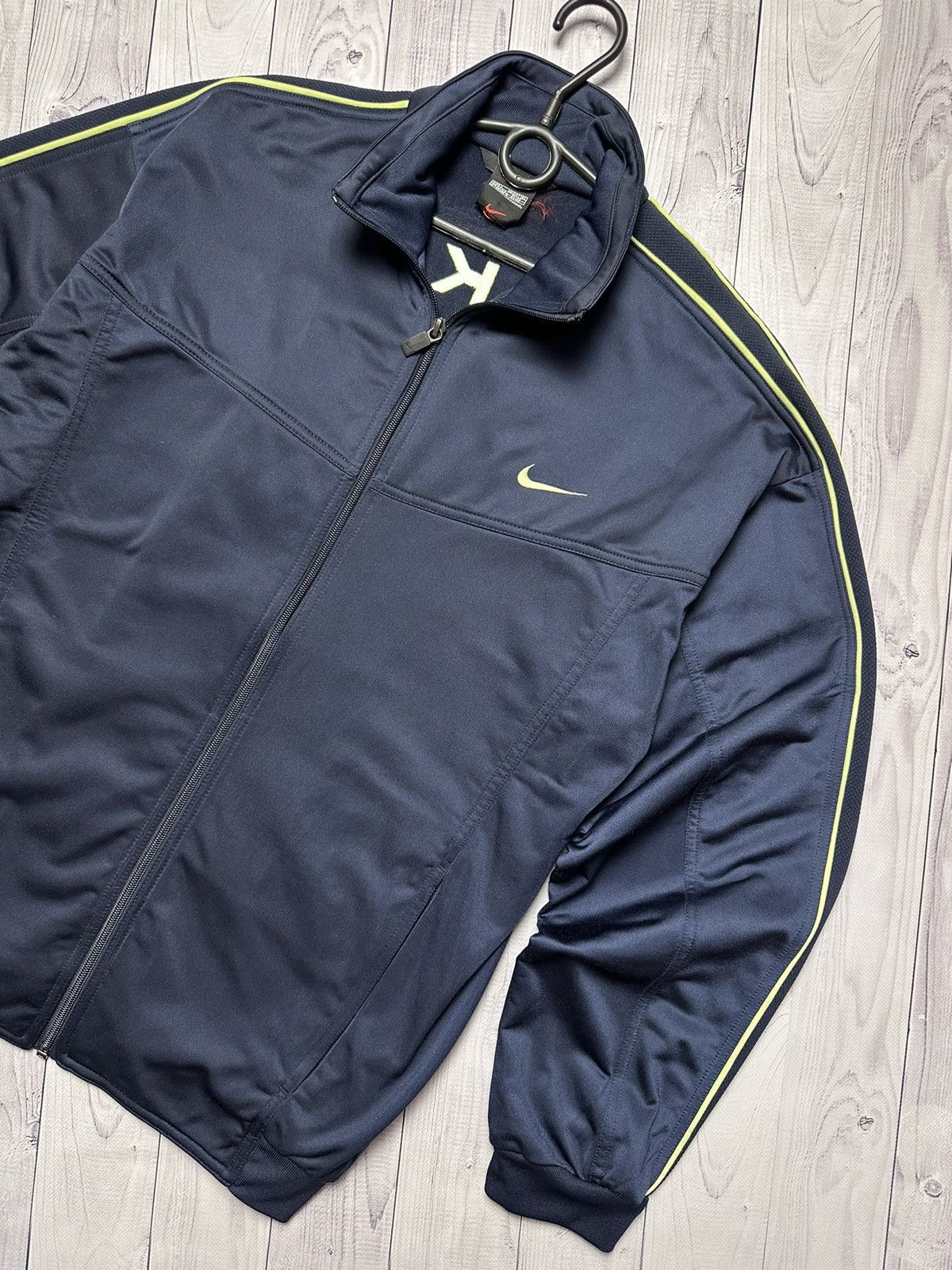 Nike × Vintage Vintage Nike track jacket size L logo Size US L / EU 52-54 / 3 - 3 Thumbnail