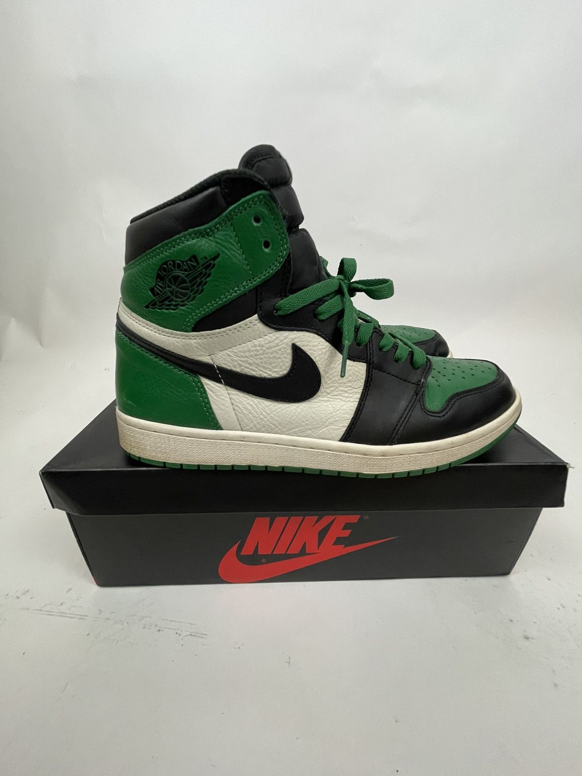 Jordan Brand × Nike Jordan 1 Pine Green Size US 11 / EU 44 - 2 Thumbnail
