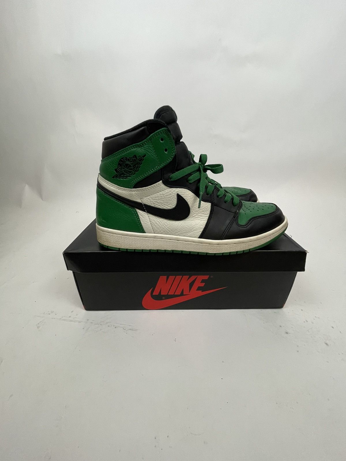 Jordan Brand × Nike Jordan 1 Pine Green Size US 11 / EU 44 - 1 Thumbnail