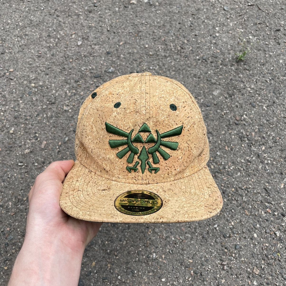 Vintage Vintage Y2K Zelda Triforce Faded SnapBack Hat Streetwear OS Size ONE SIZE - 1 Thumbnail