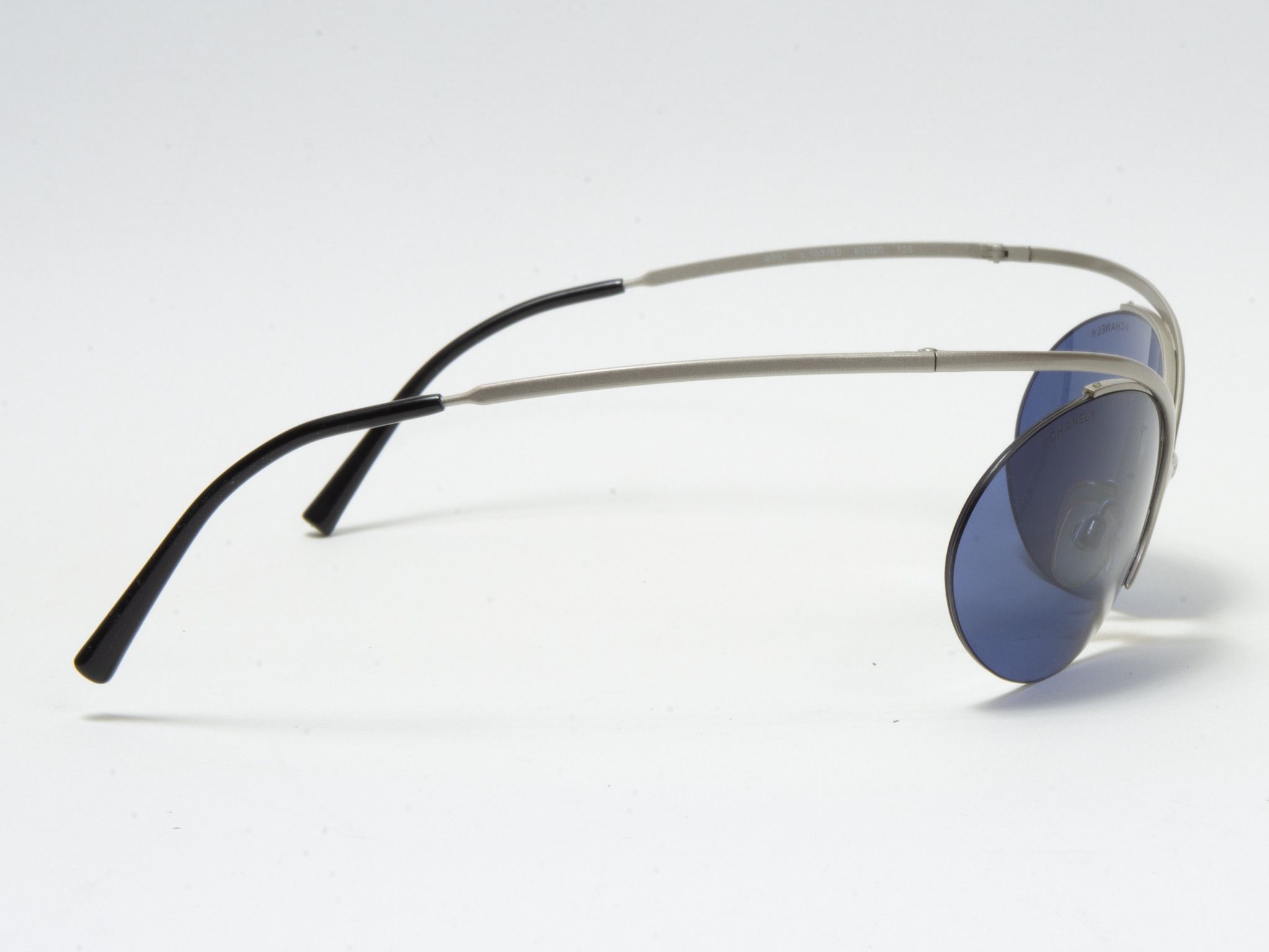 Chanel FUTURISTIC VINTAGE CHANEL SUNGLASSES Size ONE SIZE - 5 Thumbnail