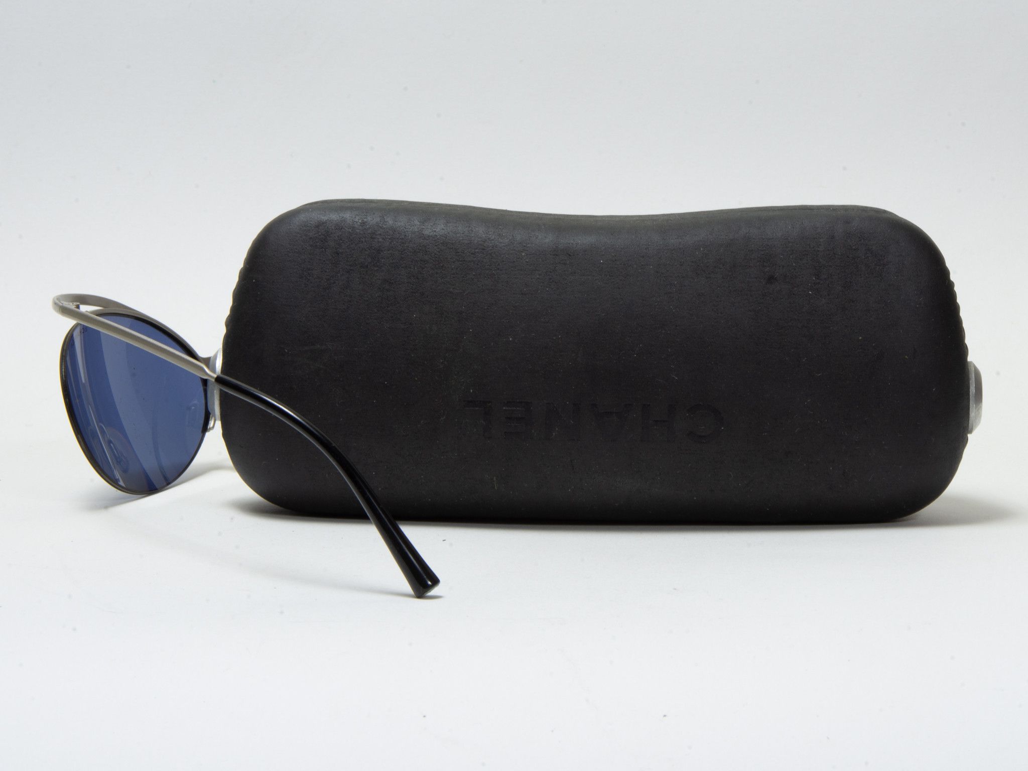 Chanel FUTURISTIC VINTAGE CHANEL SUNGLASSES Size ONE SIZE - 9 Thumbnail