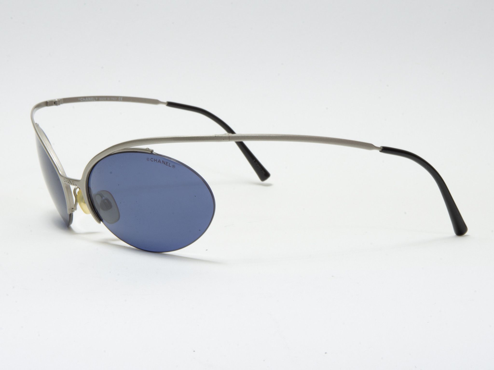 Chanel FUTURISTIC VINTAGE CHANEL SUNGLASSES Size ONE SIZE - 3 Thumbnail
