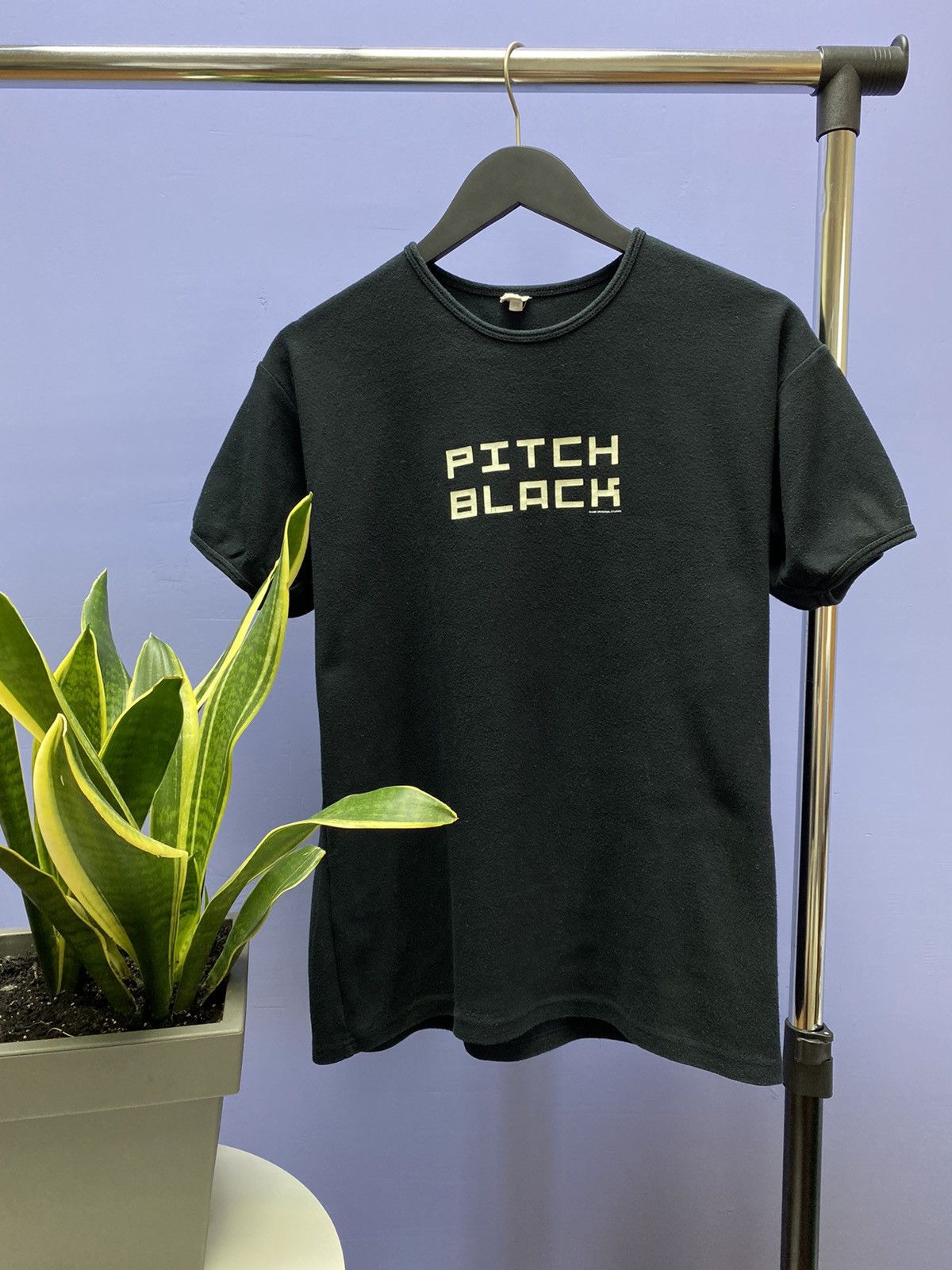 Vintage Vintage 2000 Pitch Black Movie Promo T Shirt Size US M / EU 48-50 / 2 - 1 Thumbnail