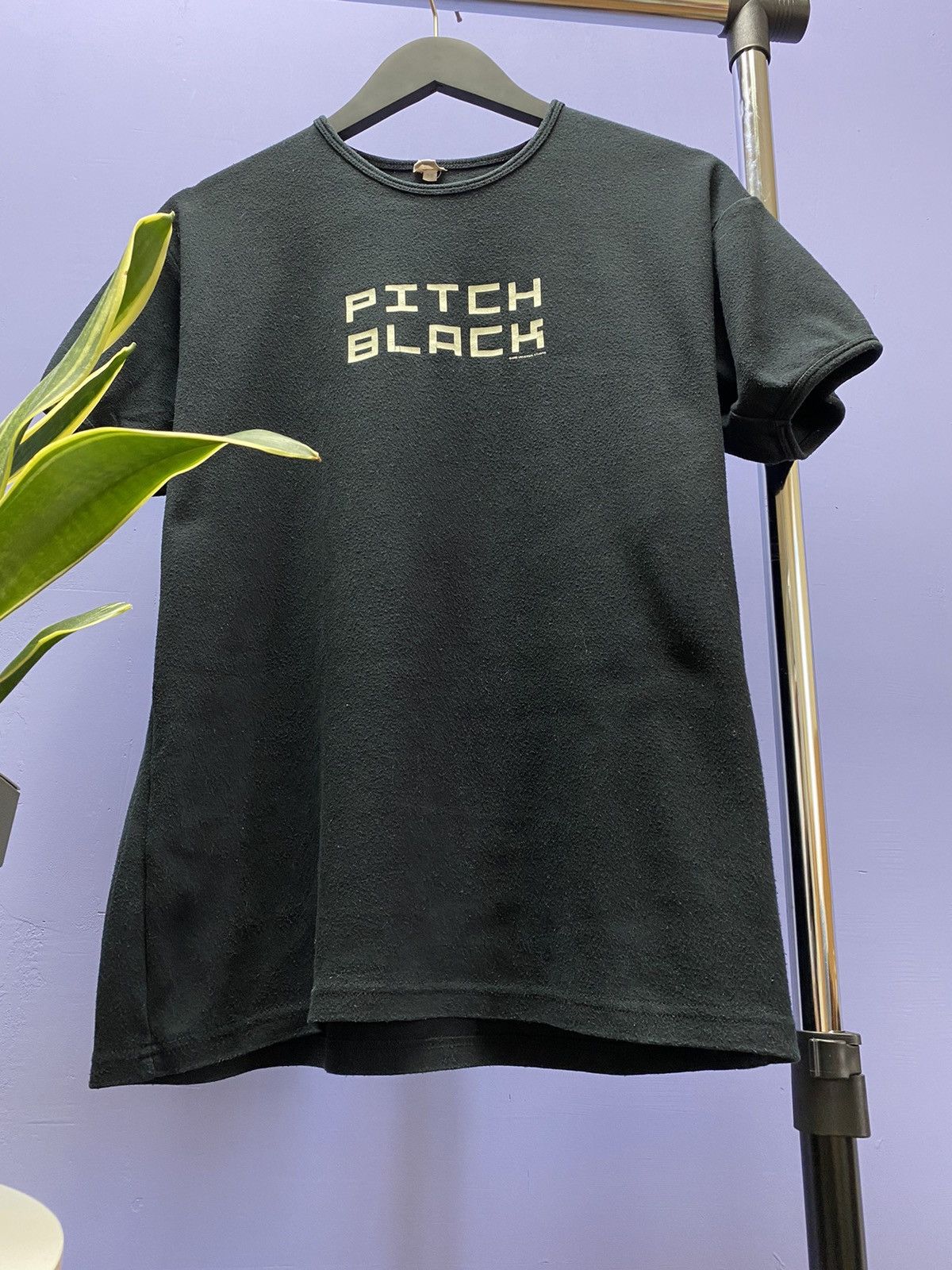 Vintage Vintage 2000 Pitch Black Movie Promo T Shirt Size US M / EU 48-50 / 2 - 5 Thumbnail