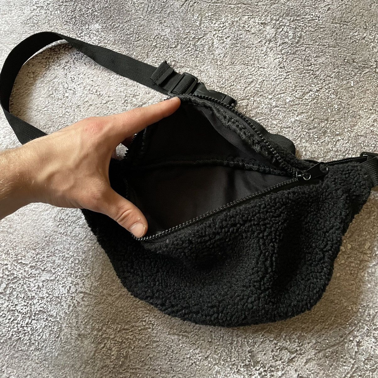 Vintage Vintage 90s Black Mohair Fanny Pack Bag Streetwear Baggy OS Size ONE SIZE - 5 Thumbnail