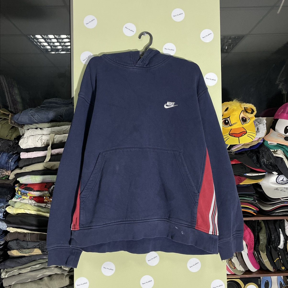 Vintage Vintage Nike Swoosh Hoodie Navy Oversized Streetwear Skate L Size US L / EU 52-54 / 3 - 1 Thumbnail