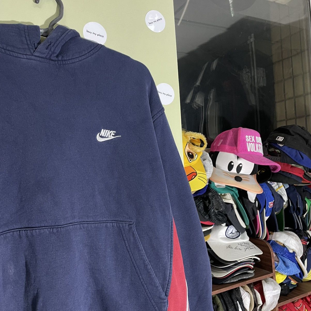 Vintage Vintage Nike Swoosh Hoodie Navy Oversized Streetwear Skate L Size US L / EU 52-54 / 3 - 8 Thumbnail