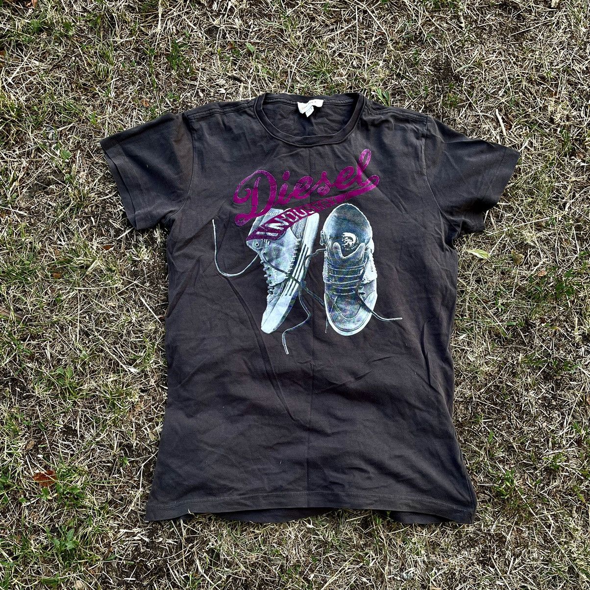 Vintage Y2K Graphic Tee Sun Faded Sneaker Print Streetwear Grunge M Size US M / EU 48-50 / 2 - 1 Thumbnail