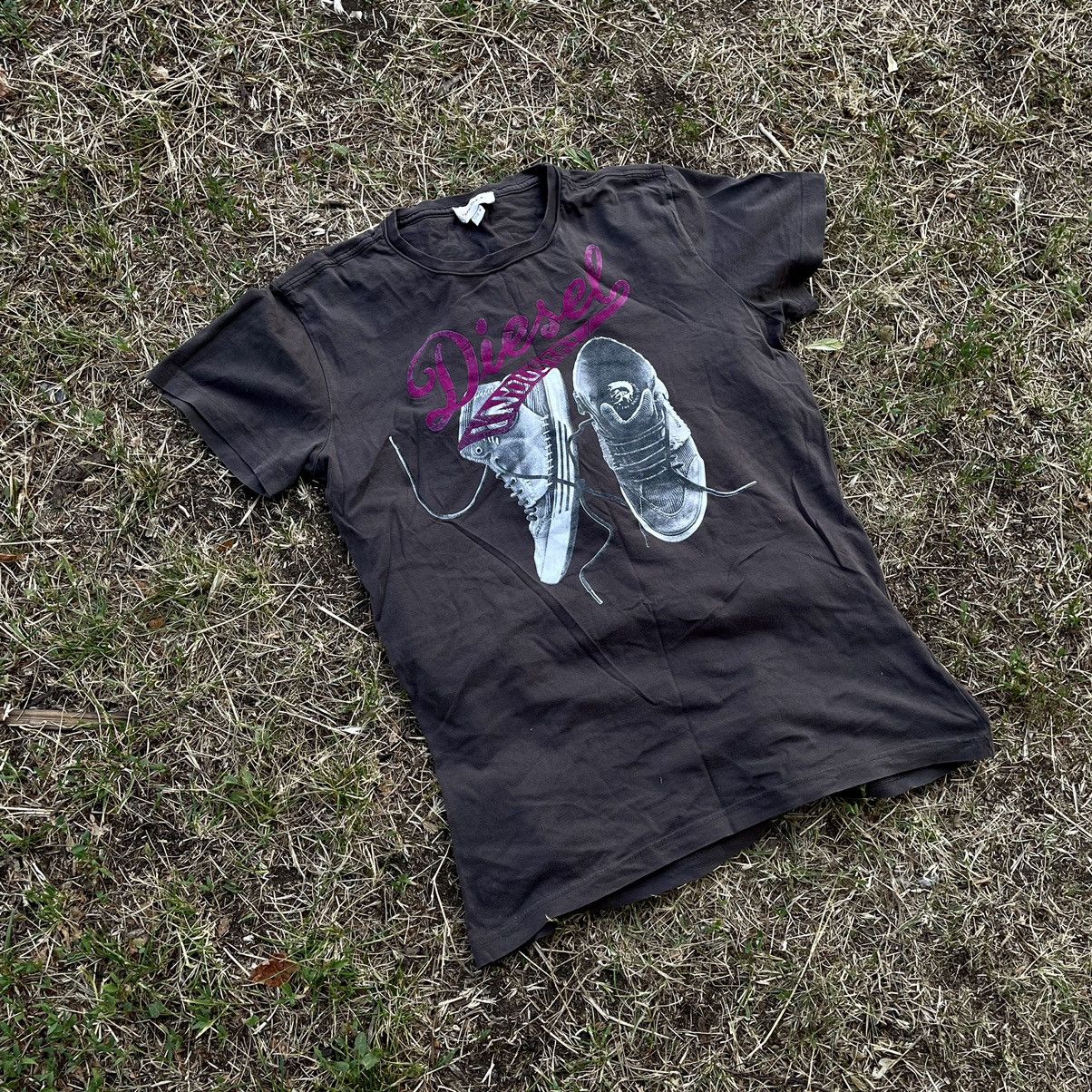 Vintage Y2K Graphic Tee Sun Faded Sneaker Print Streetwear Grunge M Size US M / EU 48-50 / 2 - 4 Thumbnail