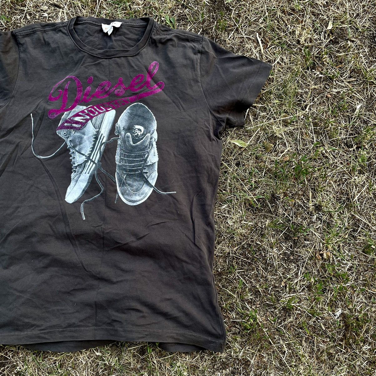 Vintage Y2K Graphic Tee Sun Faded Sneaker Print Streetwear Grunge M Size US M / EU 48-50 / 2 - 2 Thumbnail