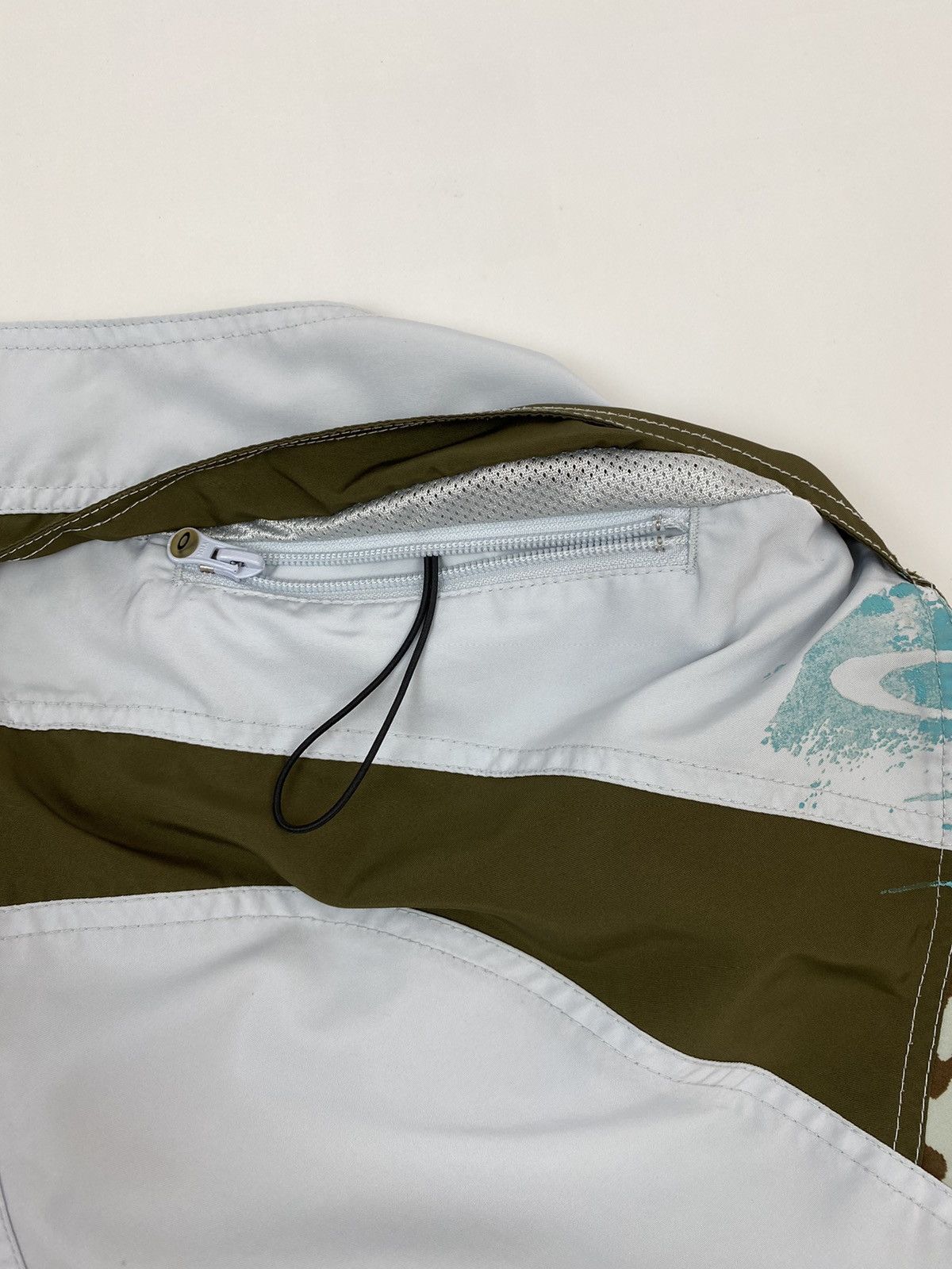 Oakley 2000’s Vintage Oakley Multi Logo Paneled Board Shorts Size US 36 / EU 52 - 8 Thumbnail
