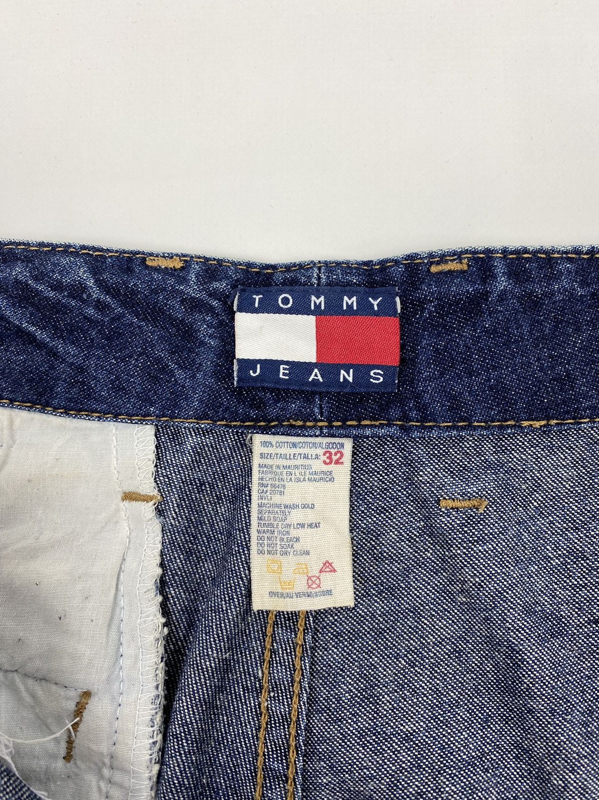 Tommy Hilfiger 2000’s Vintage Tommy Jeans Oversized Denim Cargo Jorts Size US 33 - 4 Thumbnail