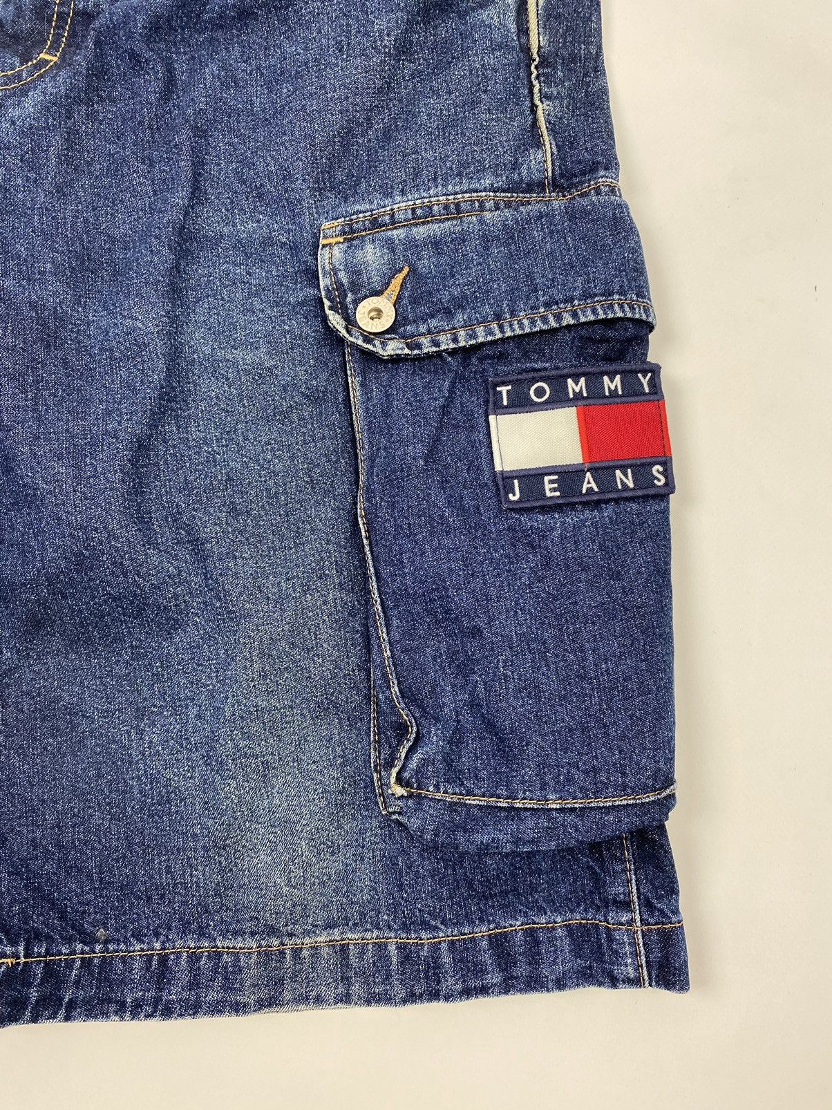Tommy Hilfiger 2000’s Vintage Tommy Jeans Oversized Denim Cargo Jorts Size US 33 - 7 Thumbnail