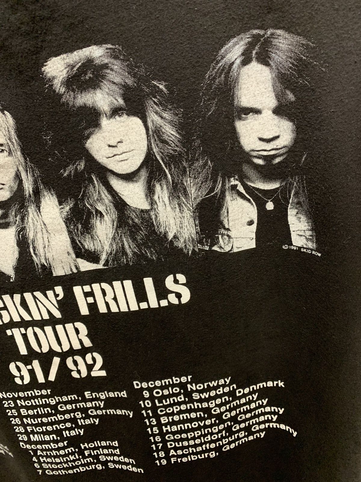 Band Tees Skid row vintage single 1991 Xl no fucking frills tour shirt Size US XL / EU 56 / 4 - 6 Thumbnail
