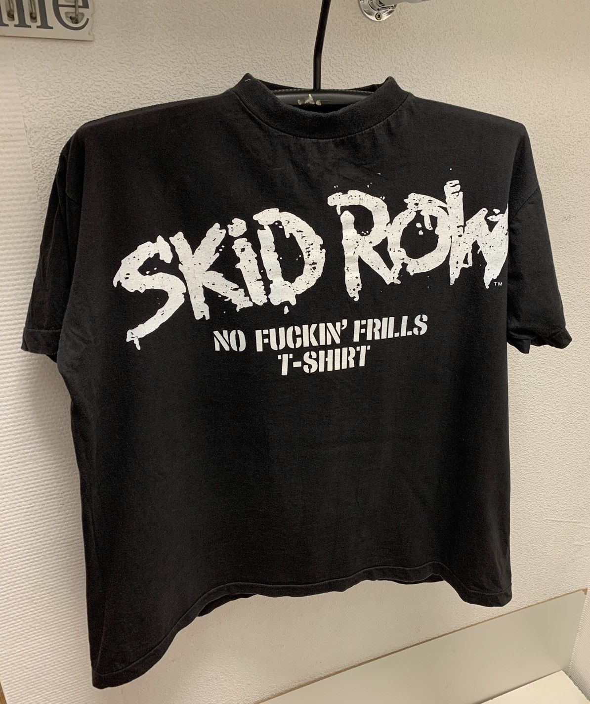 image of Rock T Shirt x Tour Tee Skid Row Vintage Single 1991 XL No Fucking Frills Tour Shirt in Black, Men'