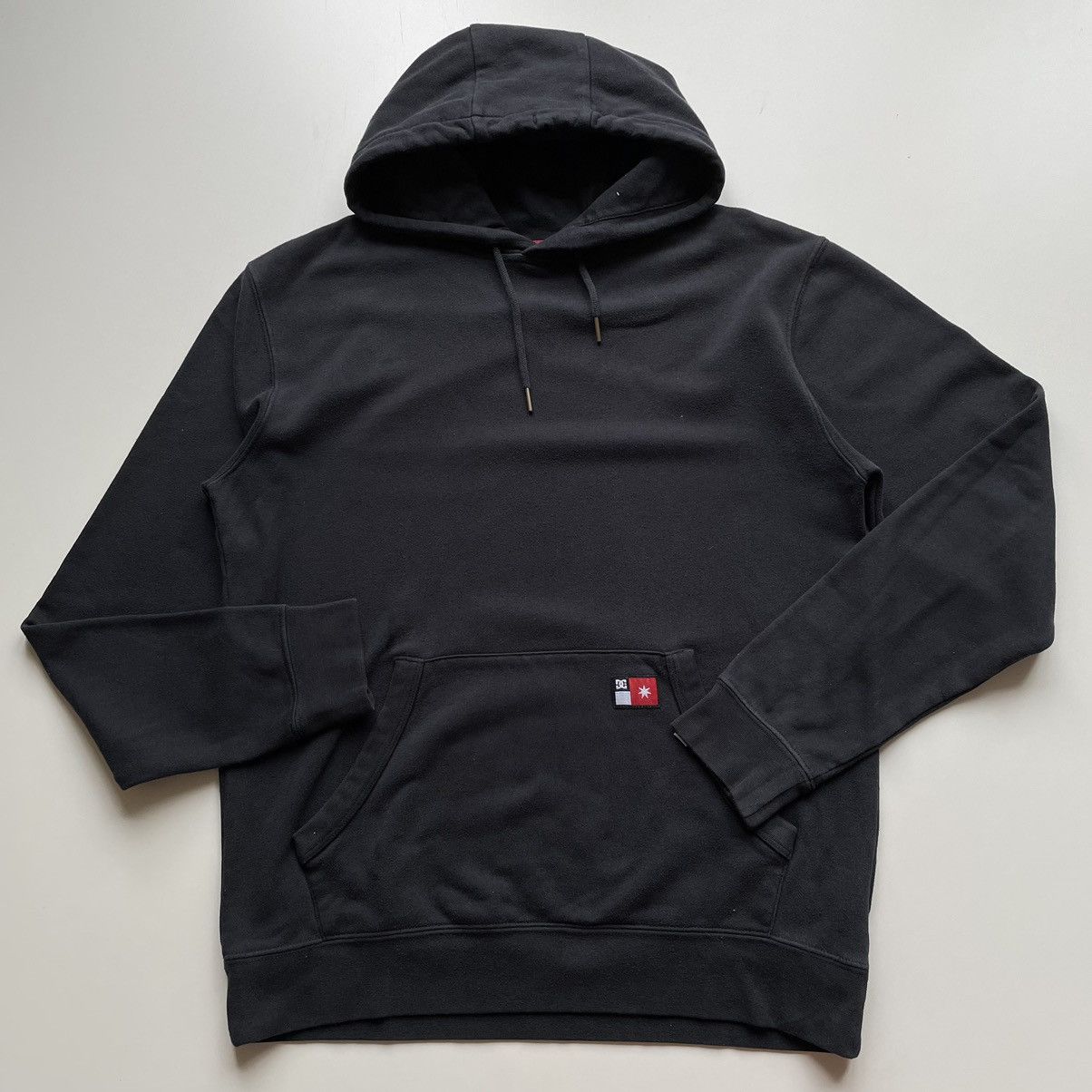 image of 2000S Dc Shoes Skateboarding Black Hoodie Medium, Men's