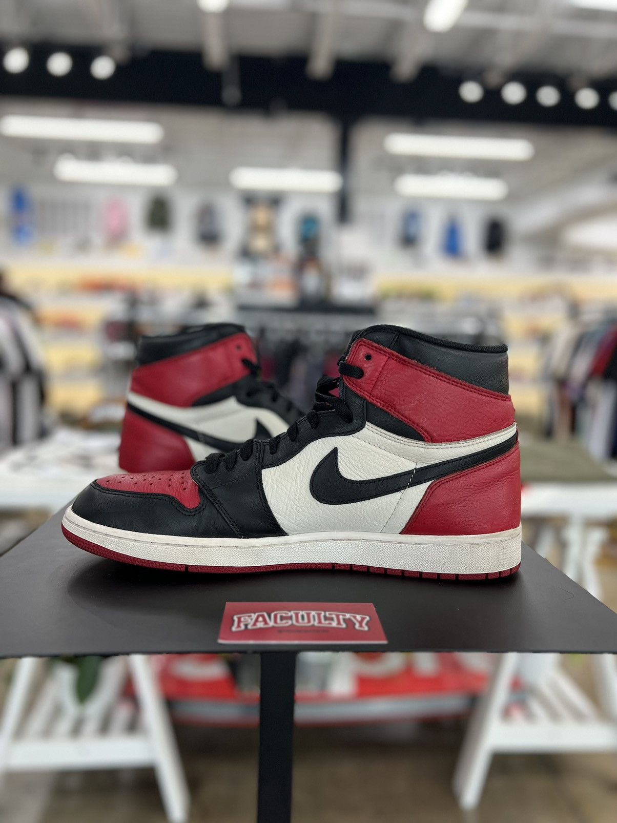 Jordan Brand × Nike Jordan 1 High Bred Toe Sz. 14 Size US 14 / EU 47 - 7 Thumbnail
