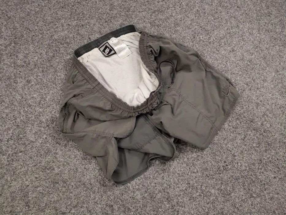 Nike Vintage 90's Nike Logo Nylon Faded Gray Casual Short Style Size US 36 / EU 52 - 2 Thumbnail