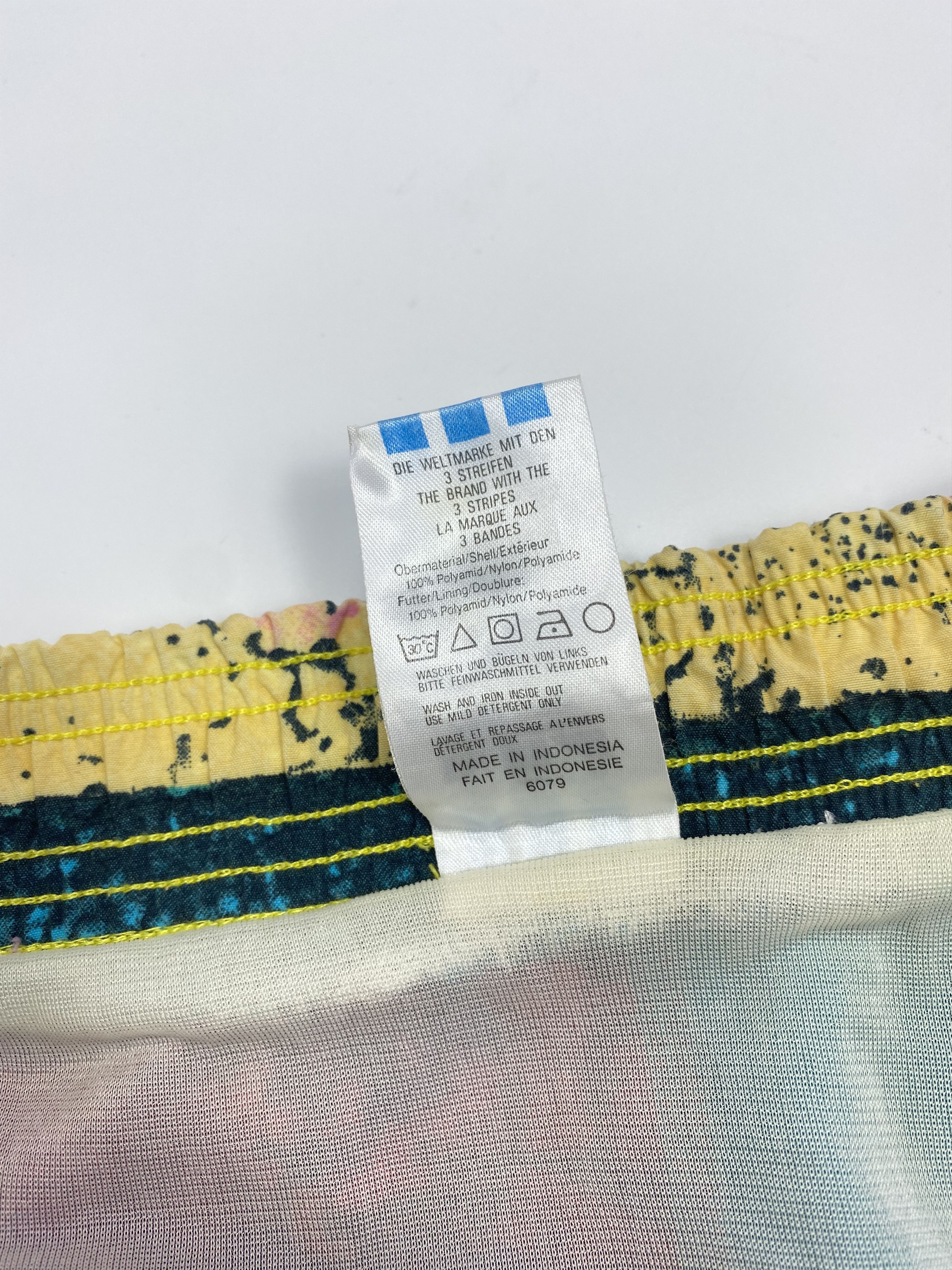 Adidas × Vintage Adidas 90s Vintage Printed Nylon Shorts Trunks Size US 34 / EU 50 - 6 Thumbnail