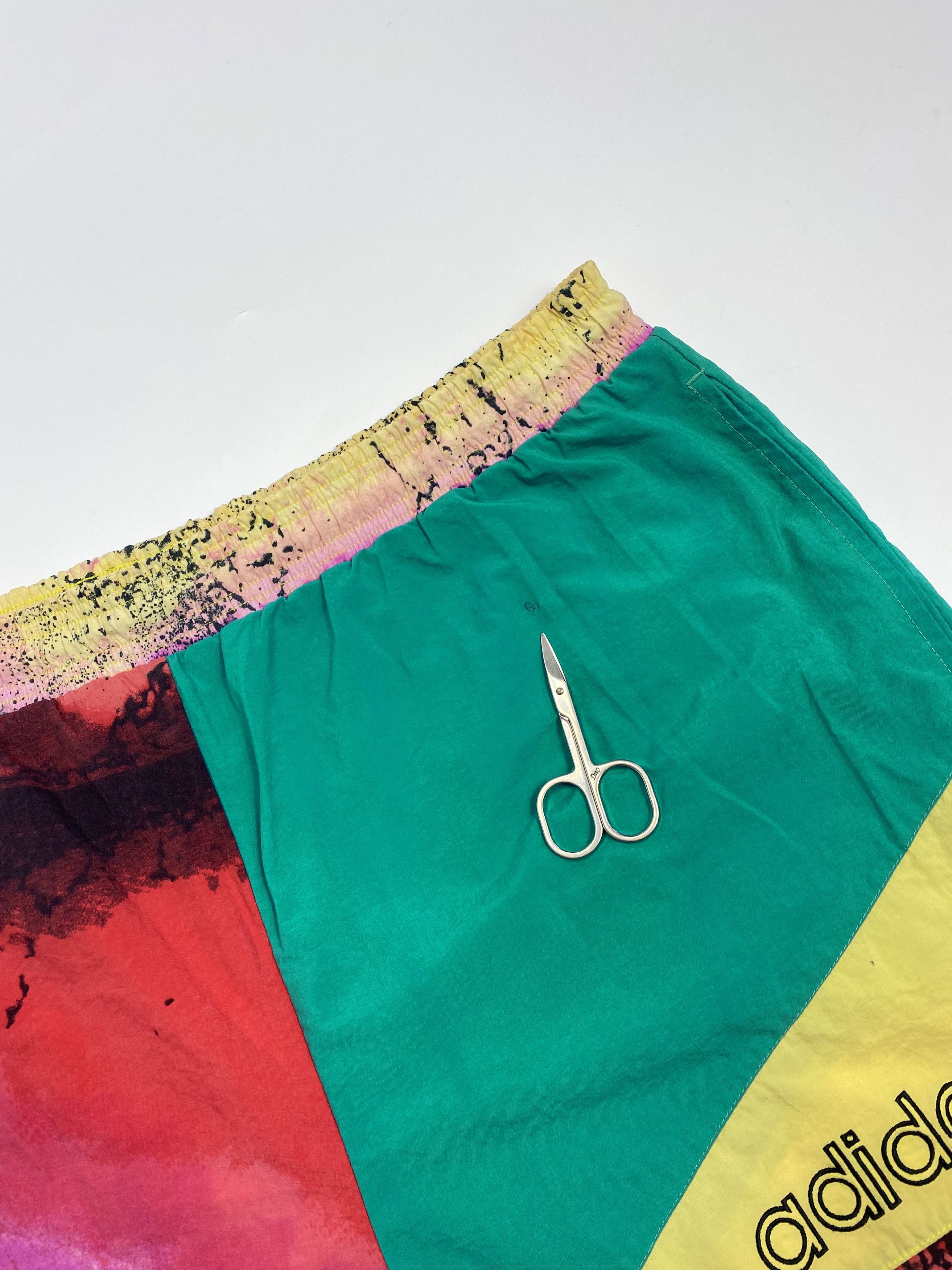 Adidas × Vintage Adidas 90s Vintage Printed Nylon Shorts Trunks Size US 34 / EU 50 - 7 Thumbnail