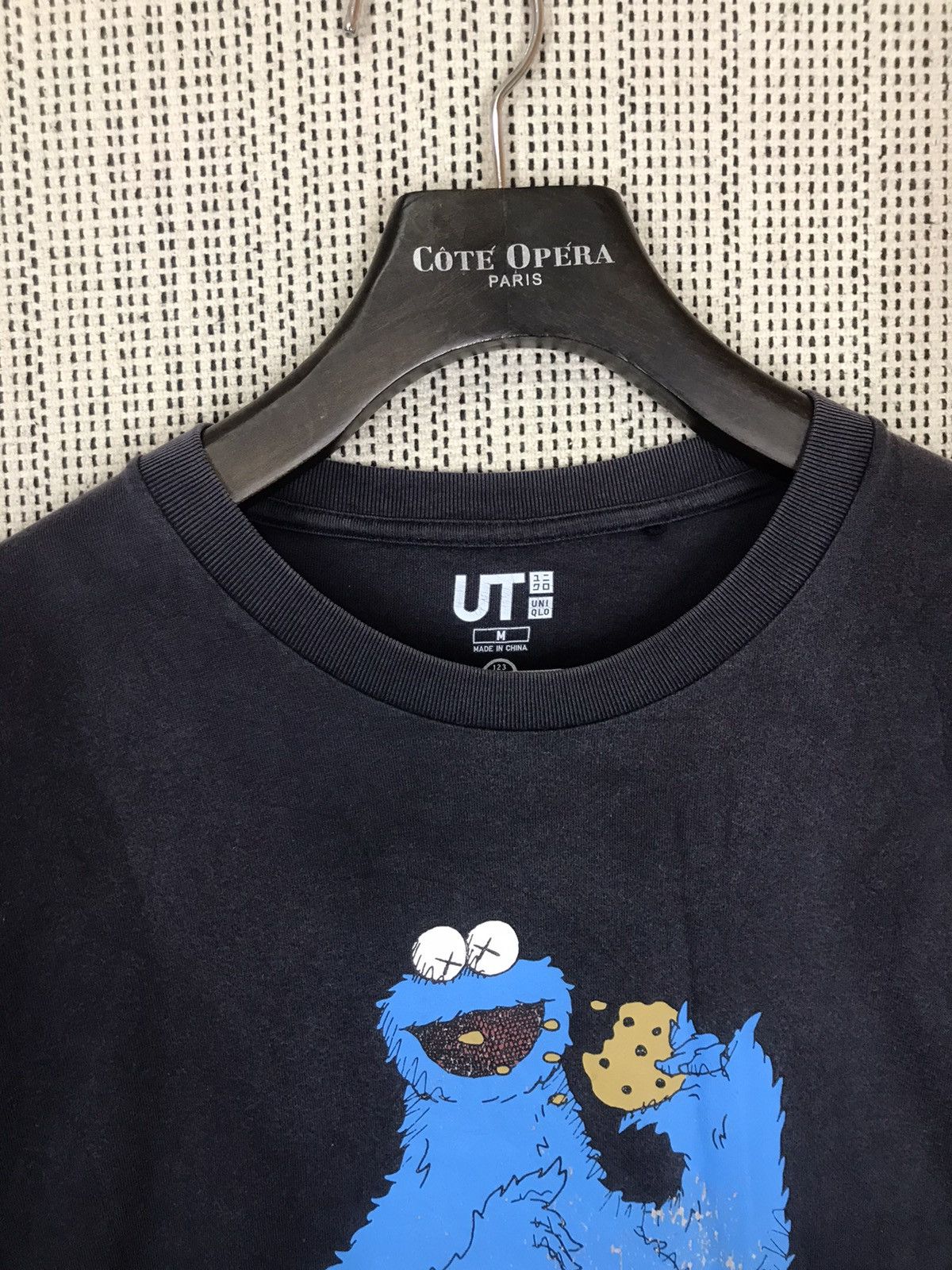 Kaws × Uniqlo ‼️SESAME STREET X KAWS X UNIQLO TSHIRT ‼️ Size US M / EU 48-50 / 2 - 2 Thumbnail