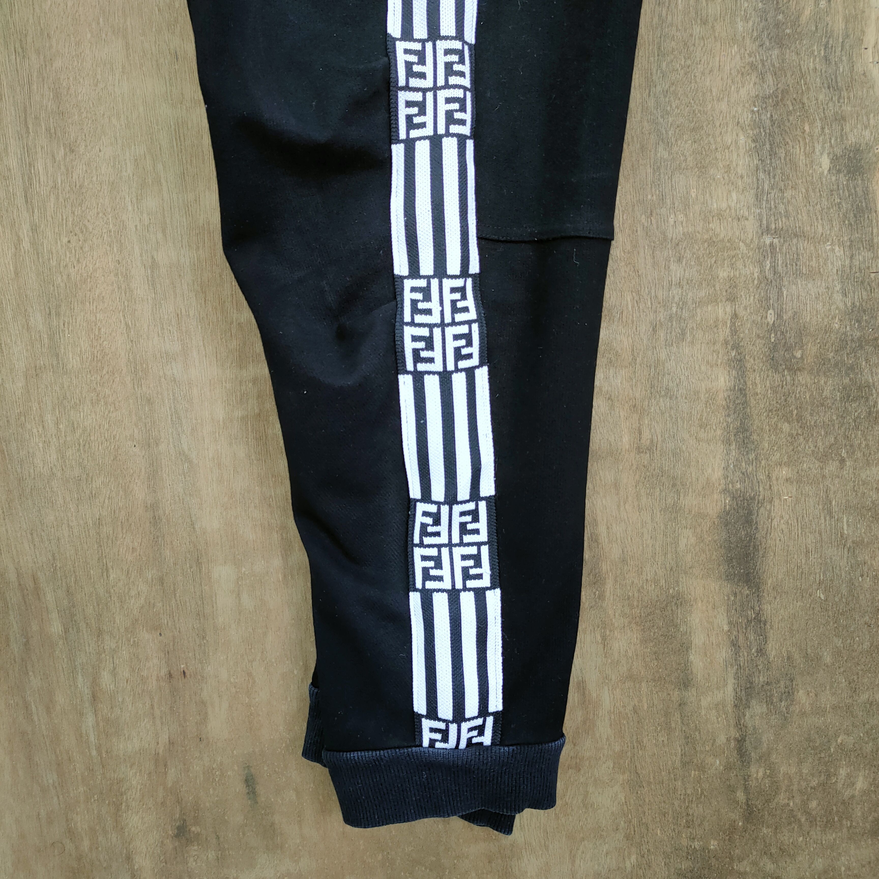 Designer BLACK COZY STYLE CARGO PANTS LIKE FENDI MONOGRAM Size US 32 / EU 48 - 13 Thumbnail