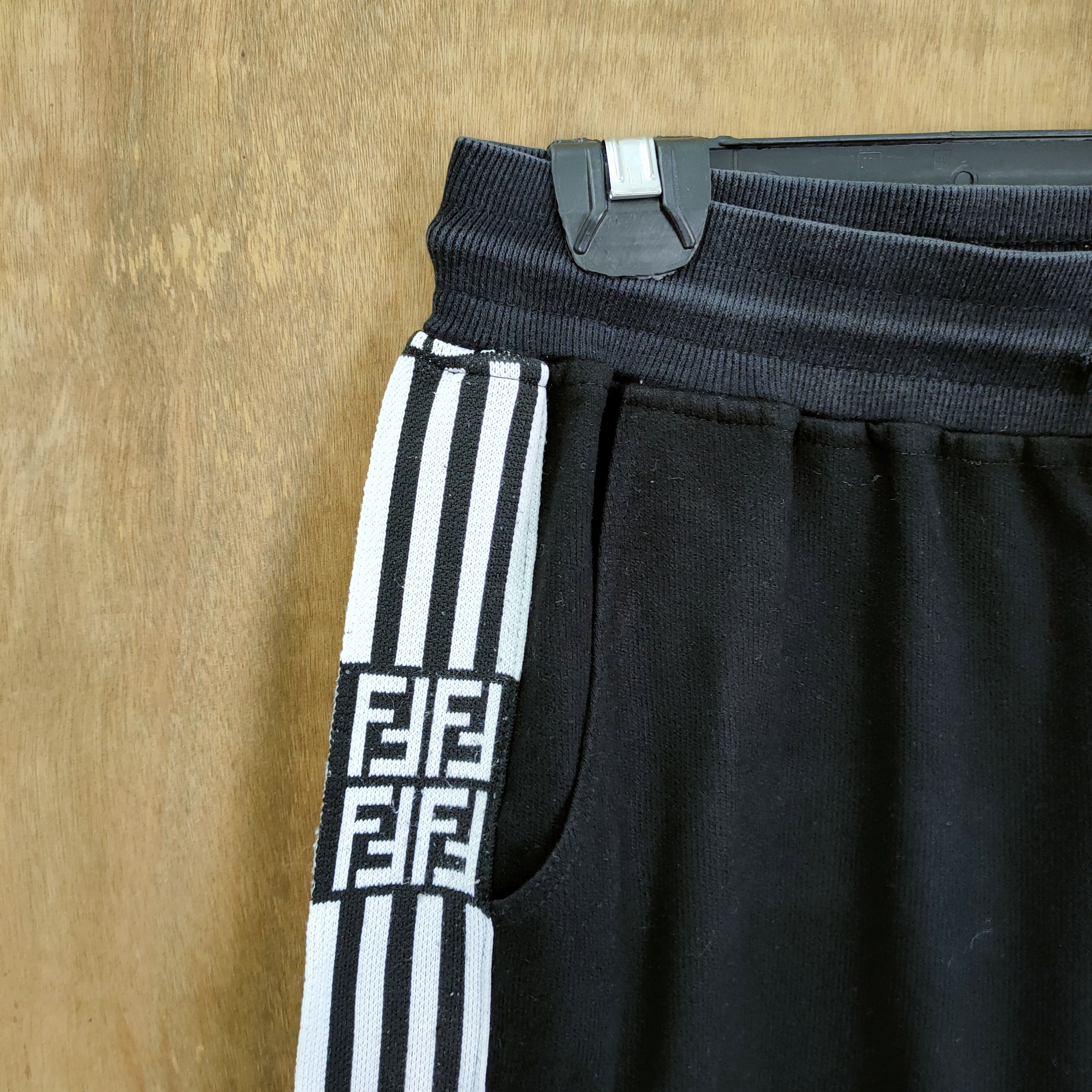 Designer BLACK COZY STYLE CARGO PANTS LIKE FENDI MONOGRAM Size US 32 / EU 48 - 4 Thumbnail