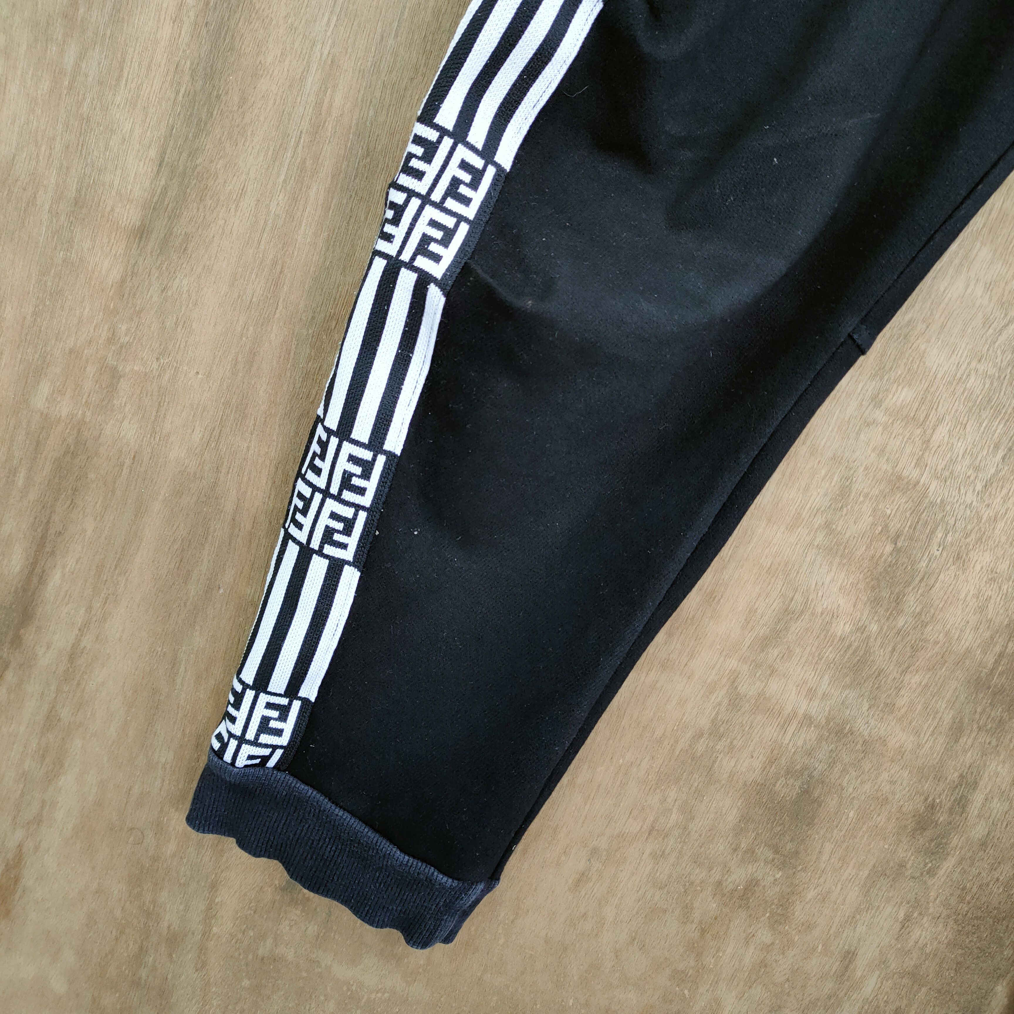 Designer BLACK COZY STYLE CARGO PANTS LIKE FENDI MONOGRAM Size US 32 / EU 48 - 7 Thumbnail