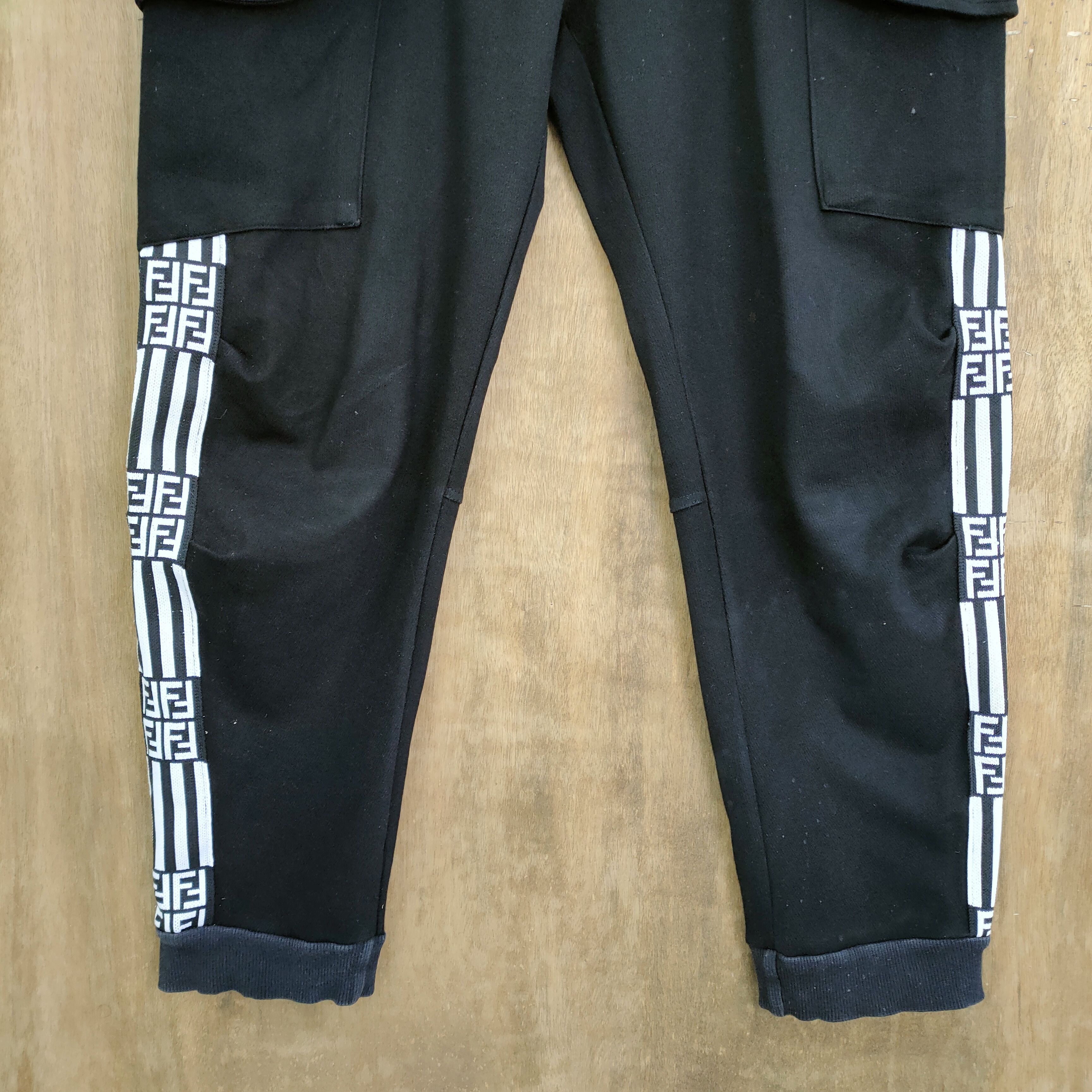 Designer BLACK COZY STYLE CARGO PANTS LIKE FENDI MONOGRAM Size US 32 / EU 48 - 3 Thumbnail