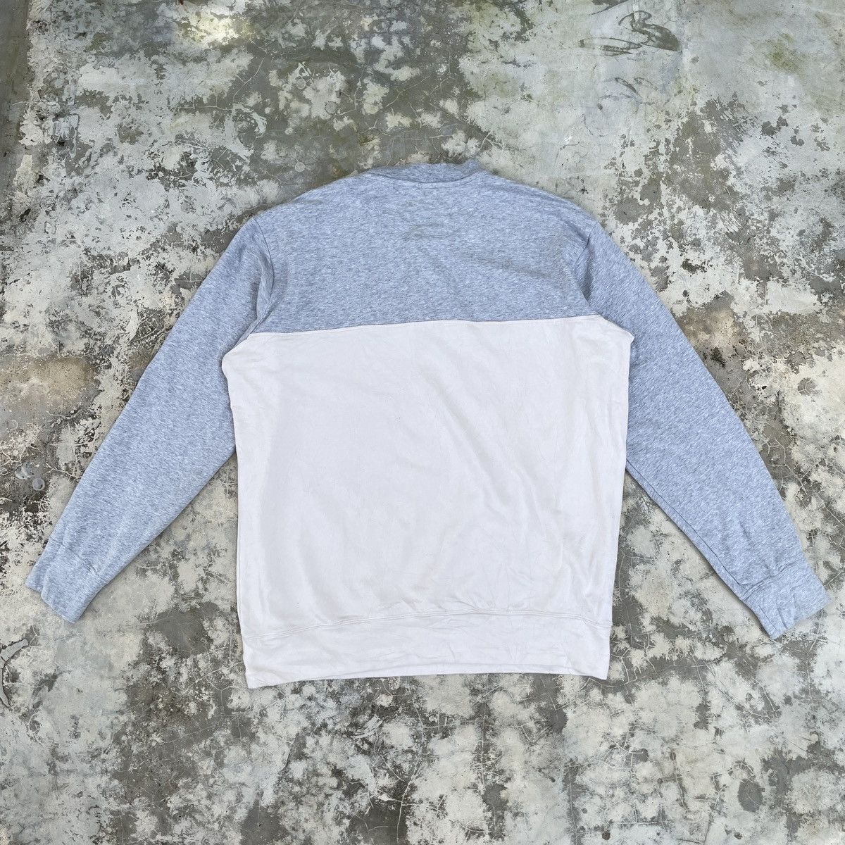 Japanese Brand × Uniqlo × Vintage Uniqlo Dwi Tone Half Button Sweatshirt Size US L / EU 52-54 / 3 - 2 Thumbnail